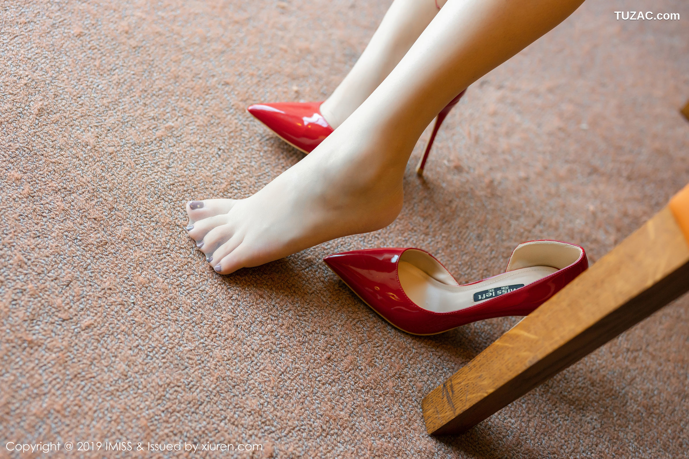 IMiss爱蜜社-413-芝芝-秘书制服真空肉丝