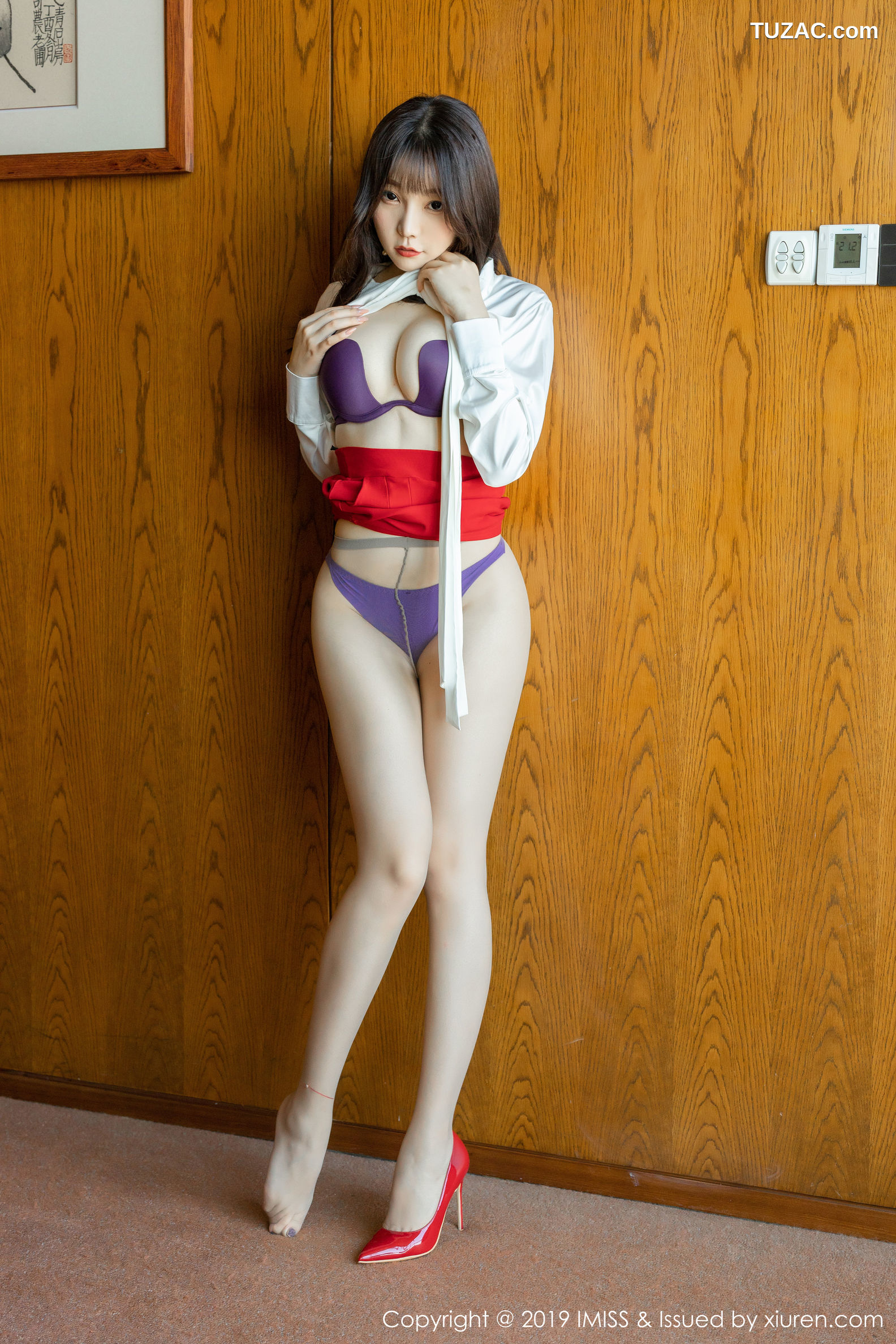 IMiss爱蜜社-413-芝芝-秘书制服真空肉丝