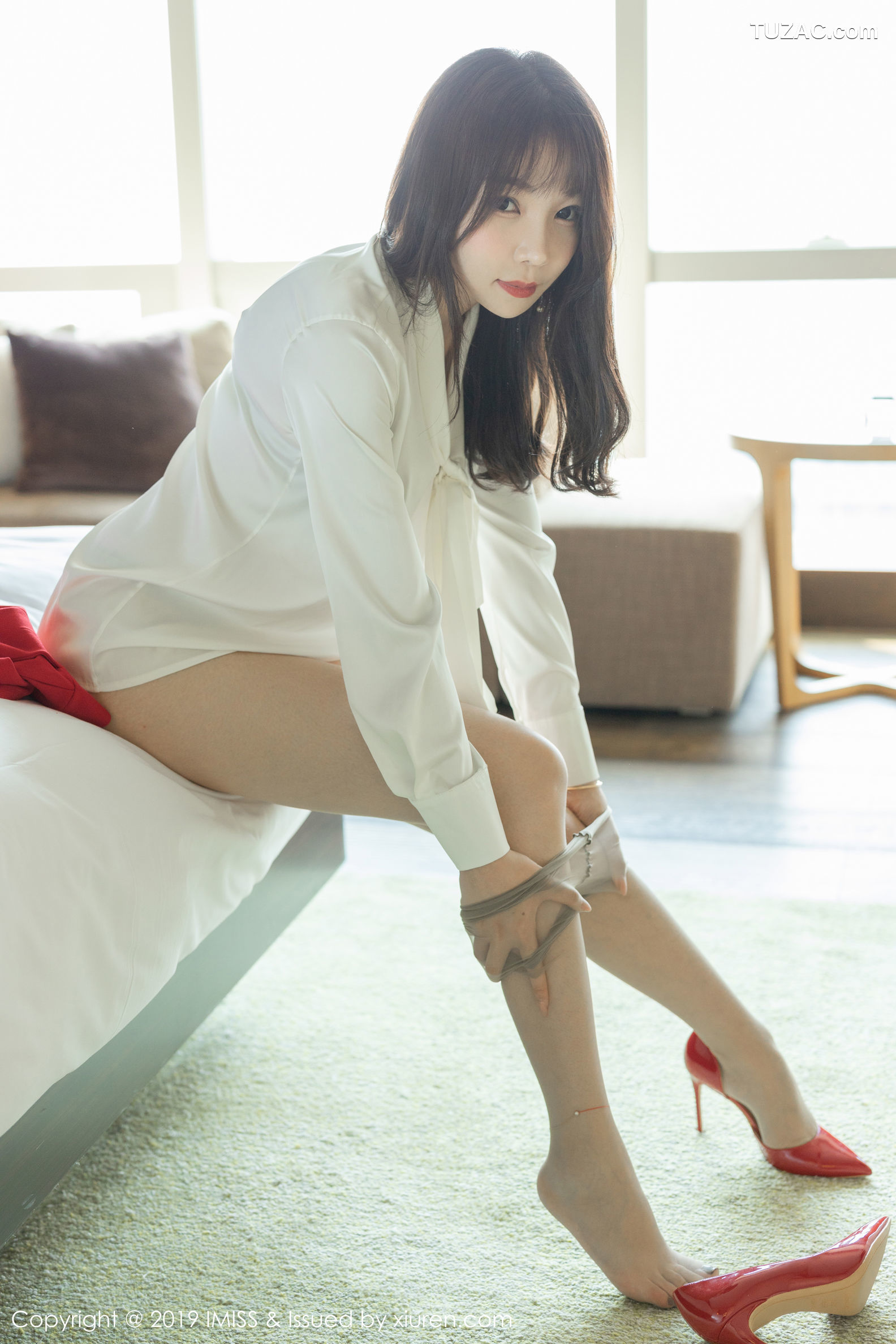 IMiss爱蜜社-413-芝芝-秘书制服真空肉丝