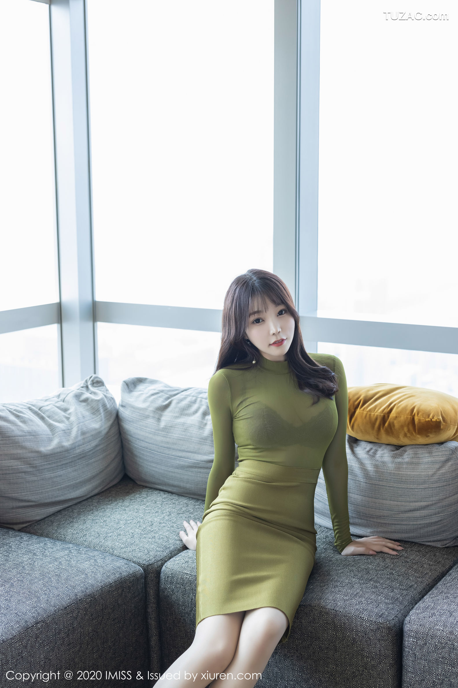 IMiss爱蜜社-442-芝芝-镂空内衣肉丝裤袜翘臀美腿