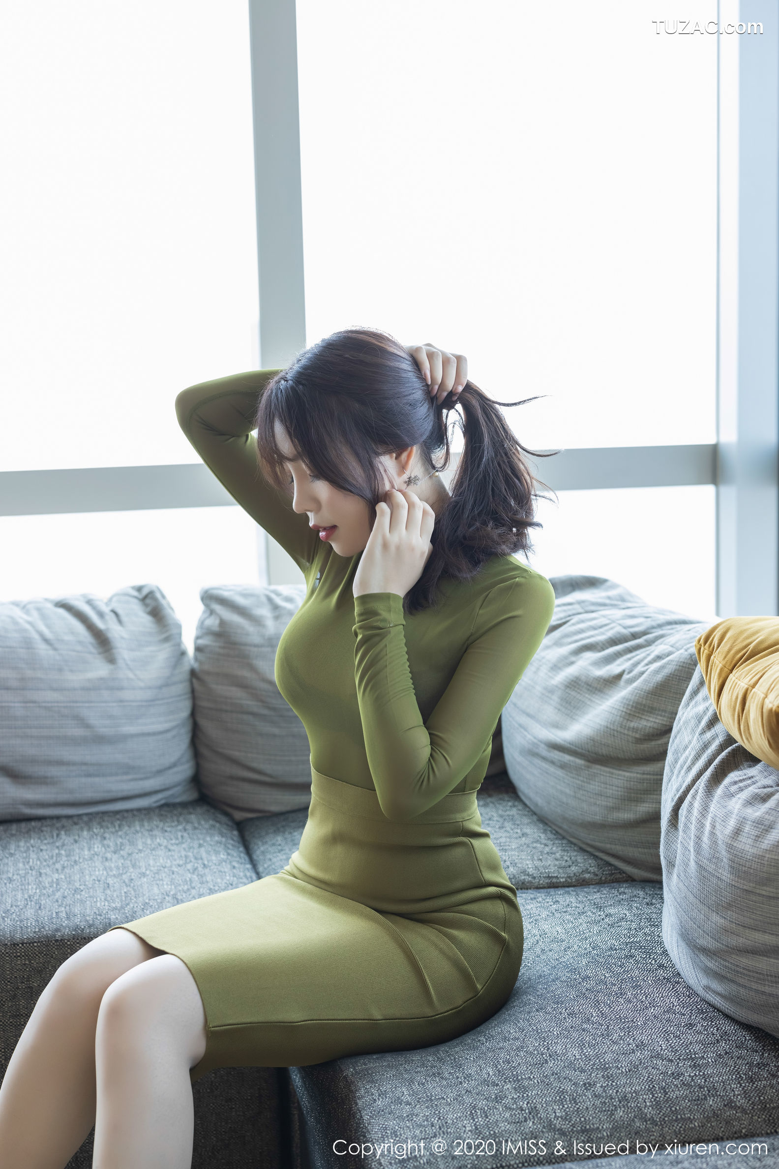 IMiss爱蜜社-442-芝芝-镂空内衣肉丝裤袜翘臀美腿