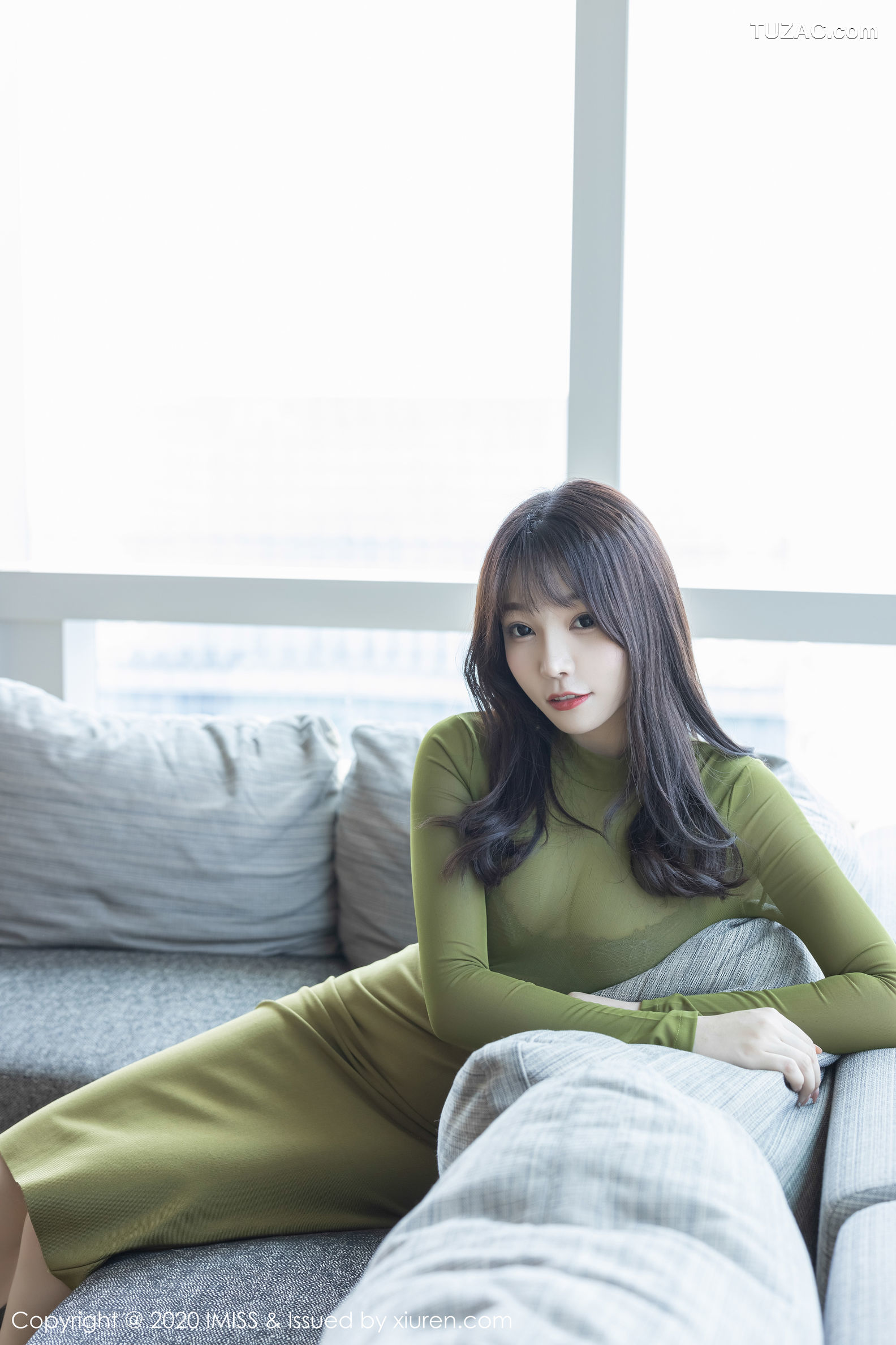 IMiss爱蜜社-442-芝芝-镂空内衣肉丝裤袜翘臀美腿