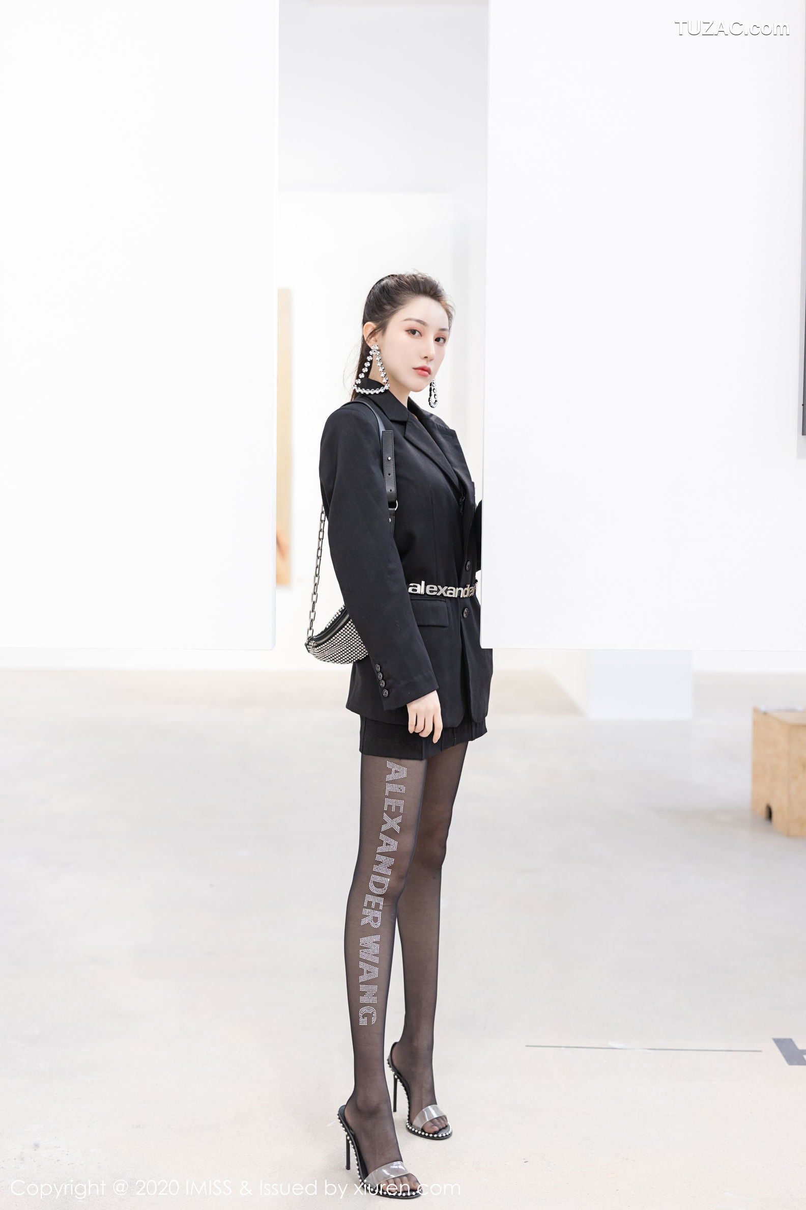 IMiss爱蜜社-443-刘奕宁-明亮空间拍摄主题高挑身材