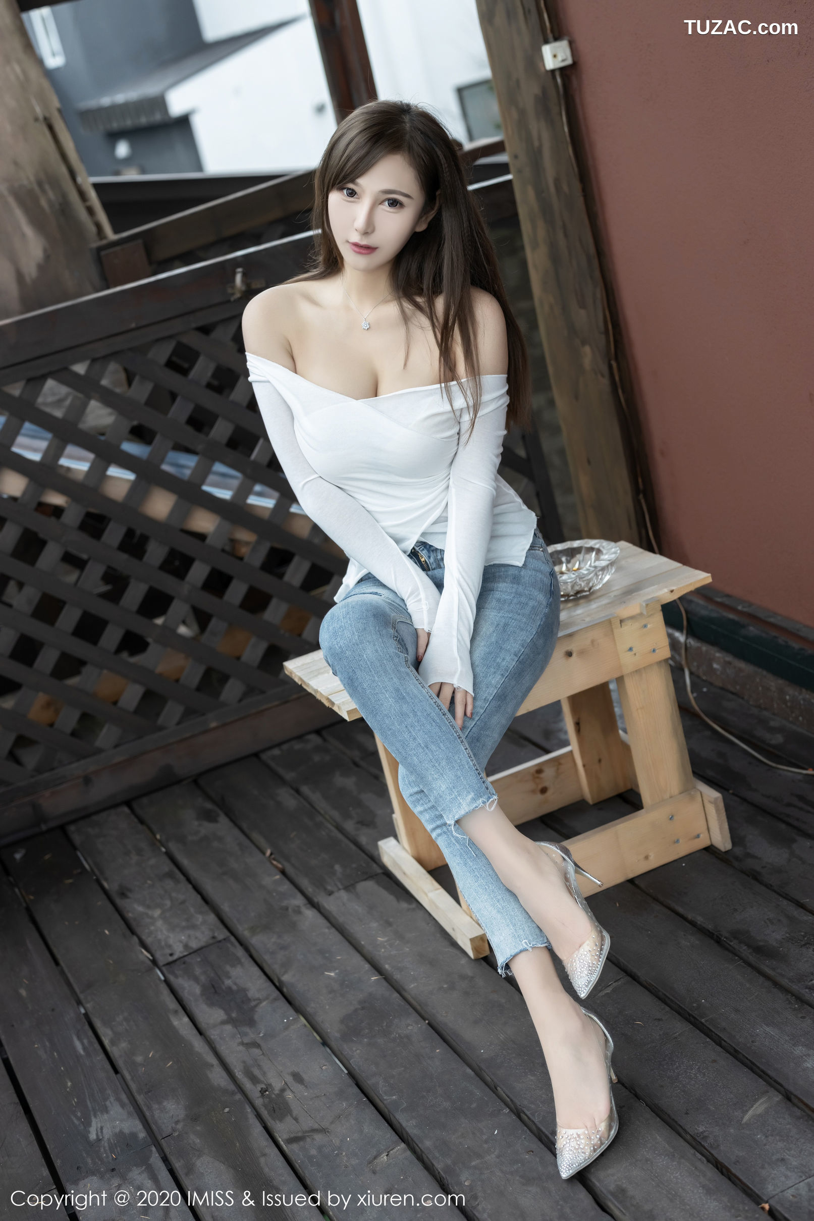 IMiss爱蜜社-452-Lavinia肉肉-北海道旅拍-黑色蕾丝内衣