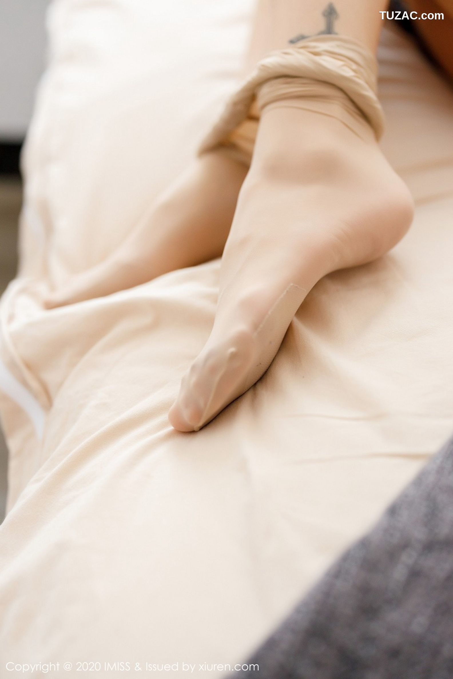 IMiss爱蜜社-469-Luvian本能-粉色内衣肉丝魔鬼身材