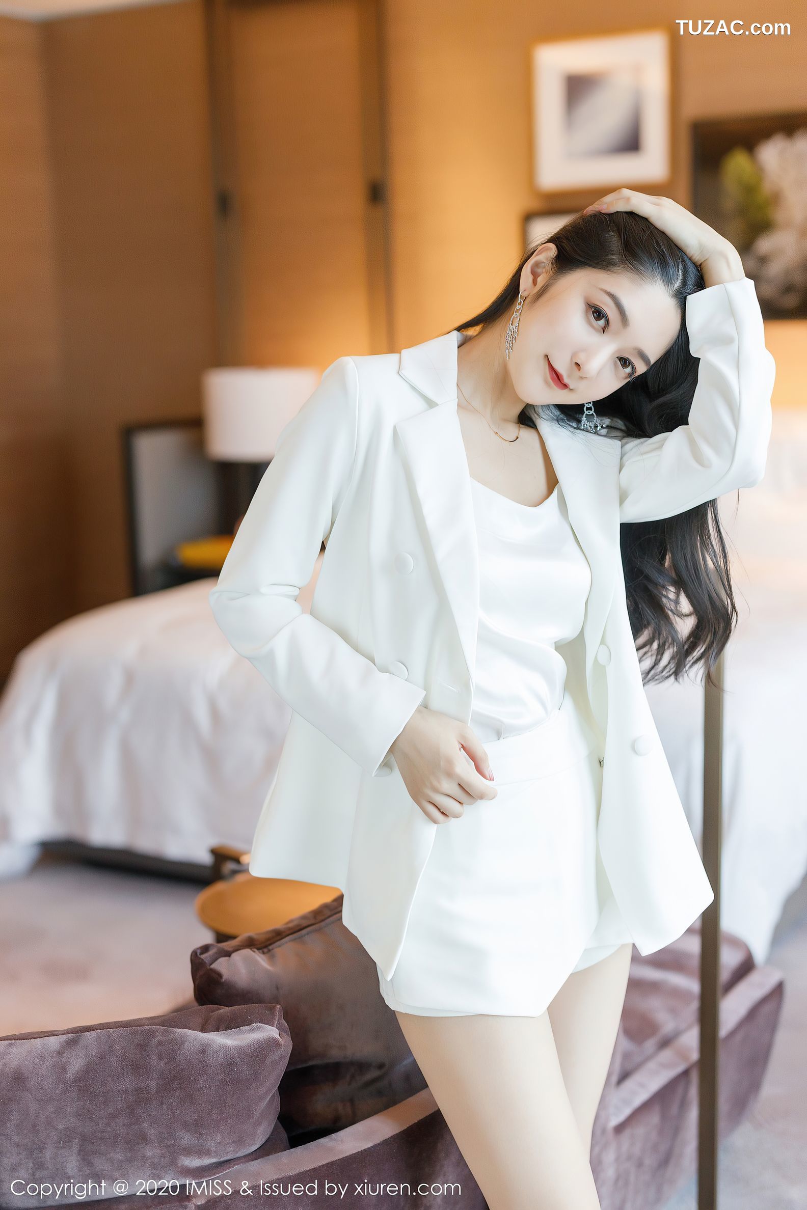 IMiss爱蜜社-484-小热巴-性感白色睡裙肉丝