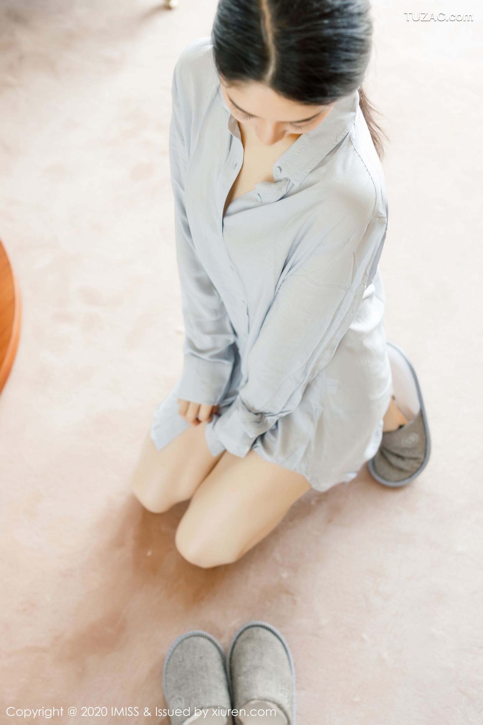 IMiss爱蜜社-499-小热巴-人妻居家衬衫美腿