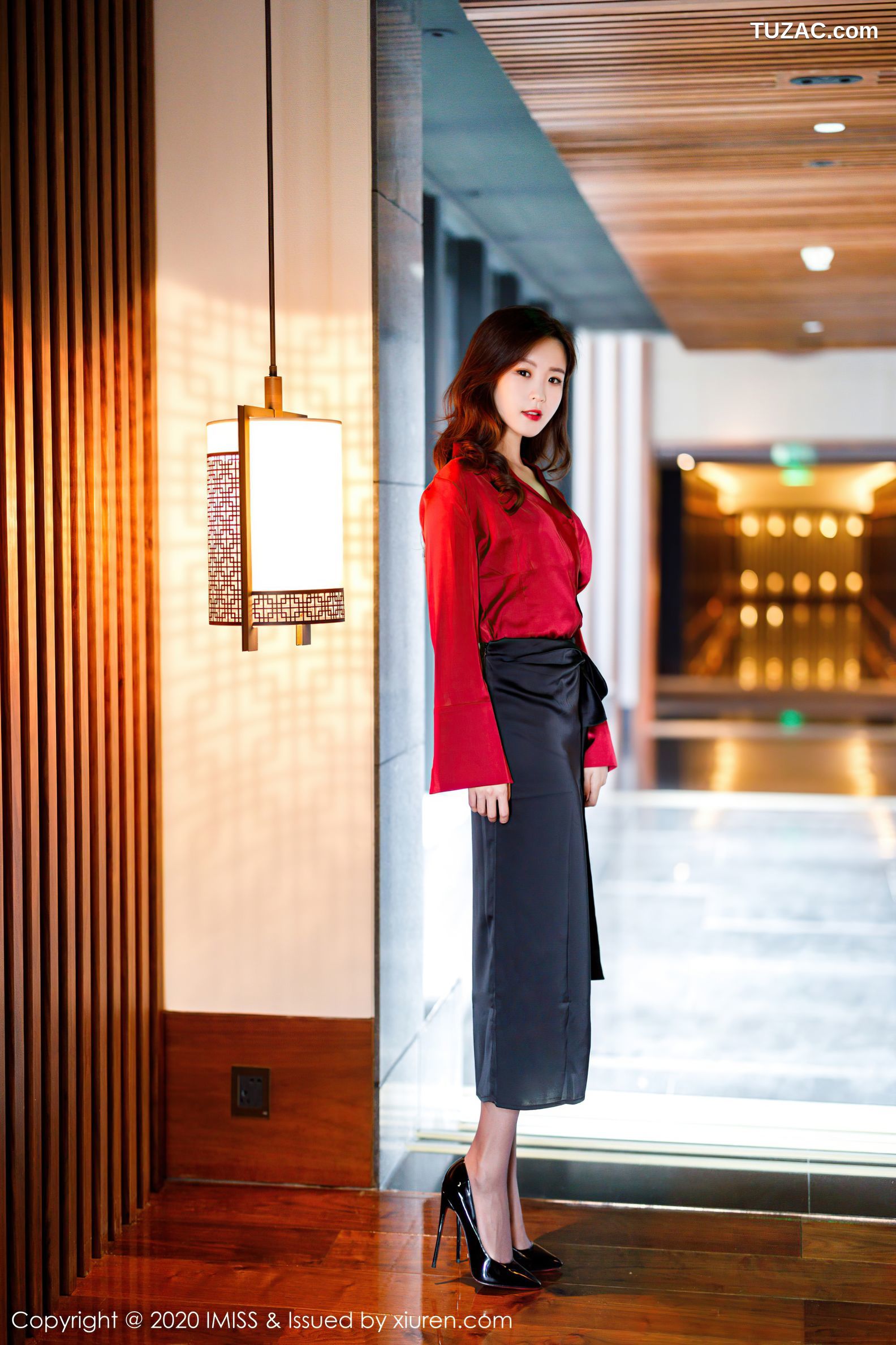IMiss爱蜜社-502-杨紫嫣cynthia-典雅礼裙与极致魅惑丝袜