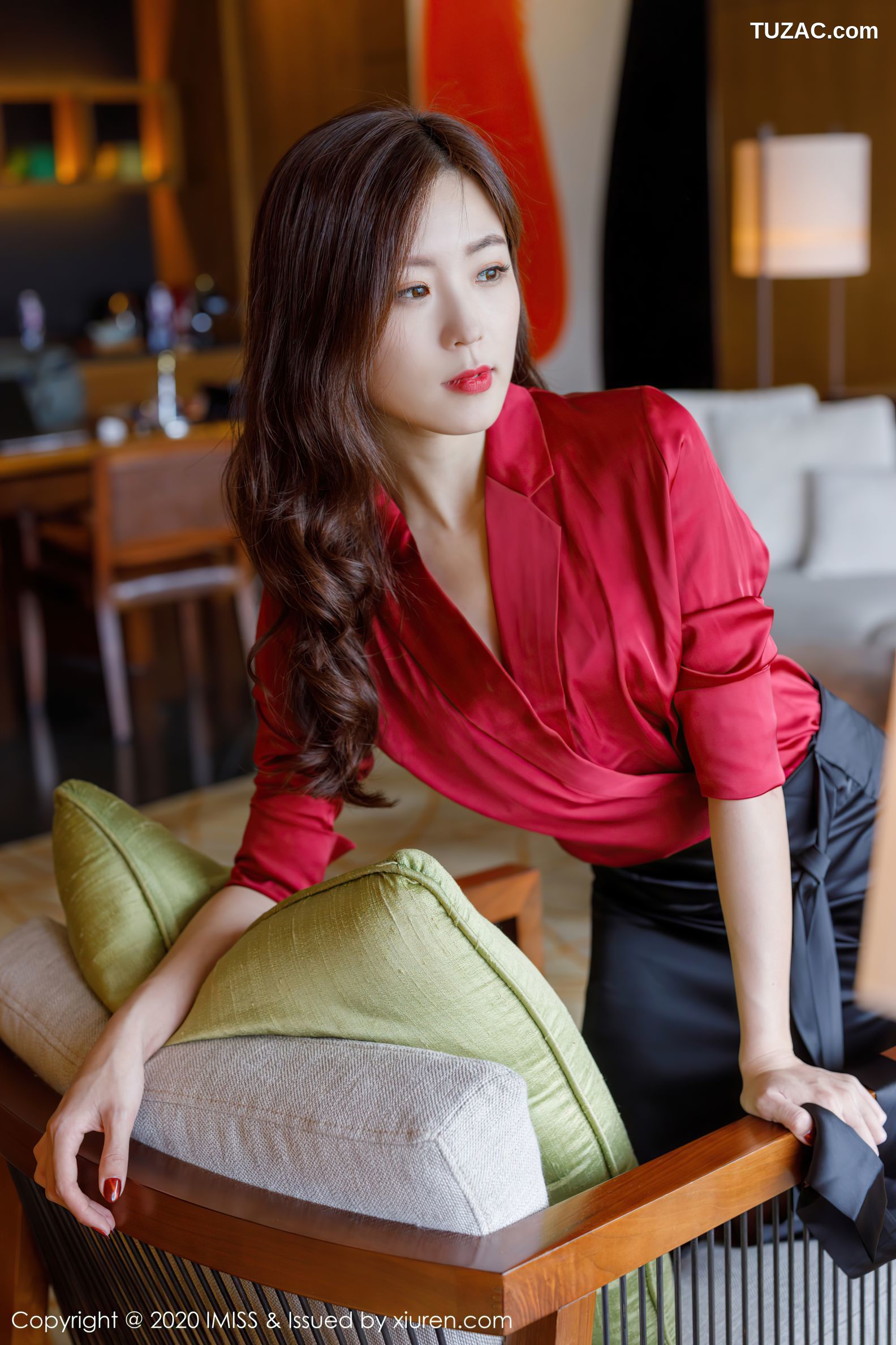 IMiss爱蜜社-502-杨紫嫣cynthia-典雅礼裙与极致魅惑丝袜