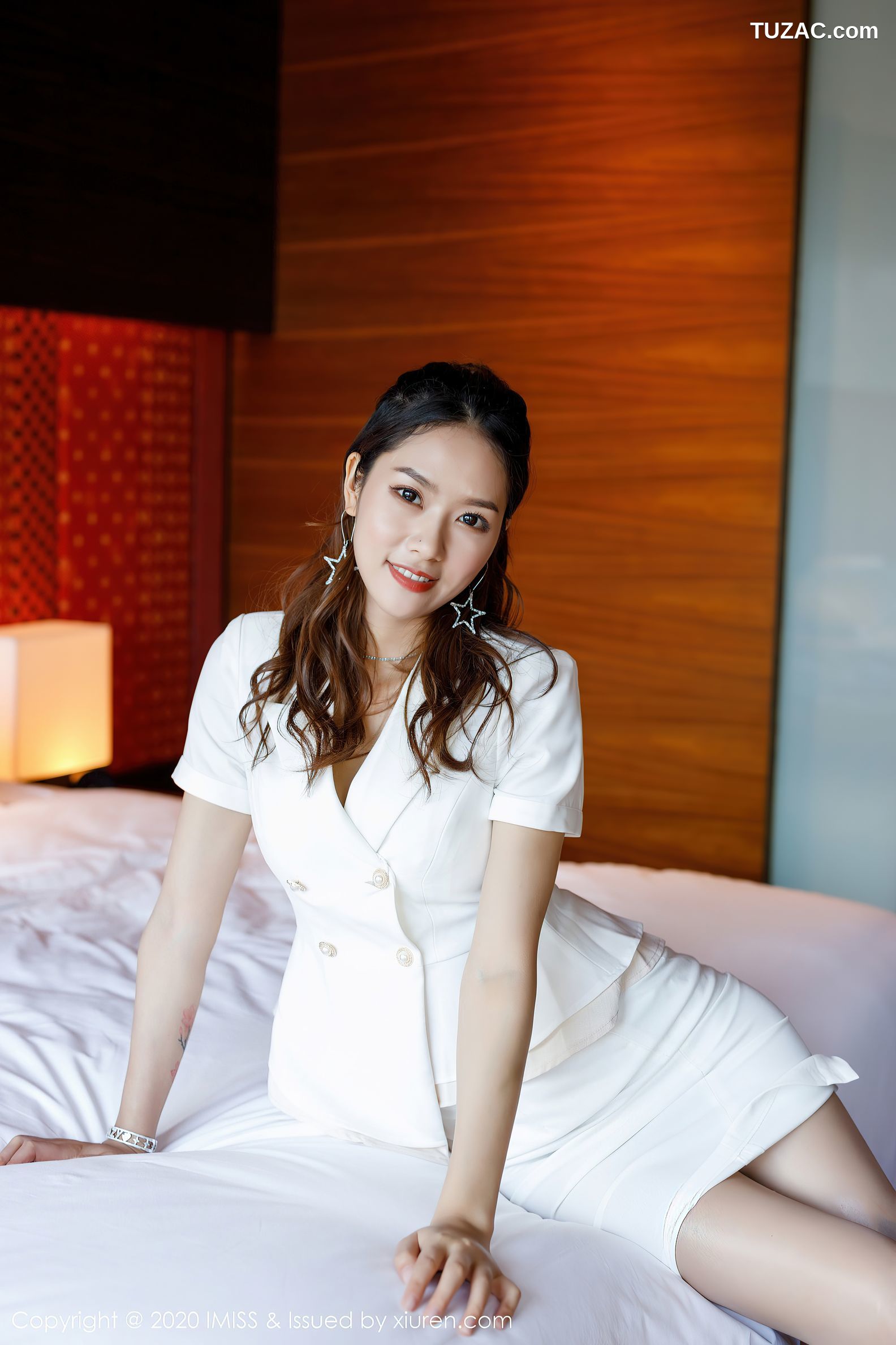 IMiss爱蜜社-512-方子萱-洁白飒爽的职业西服