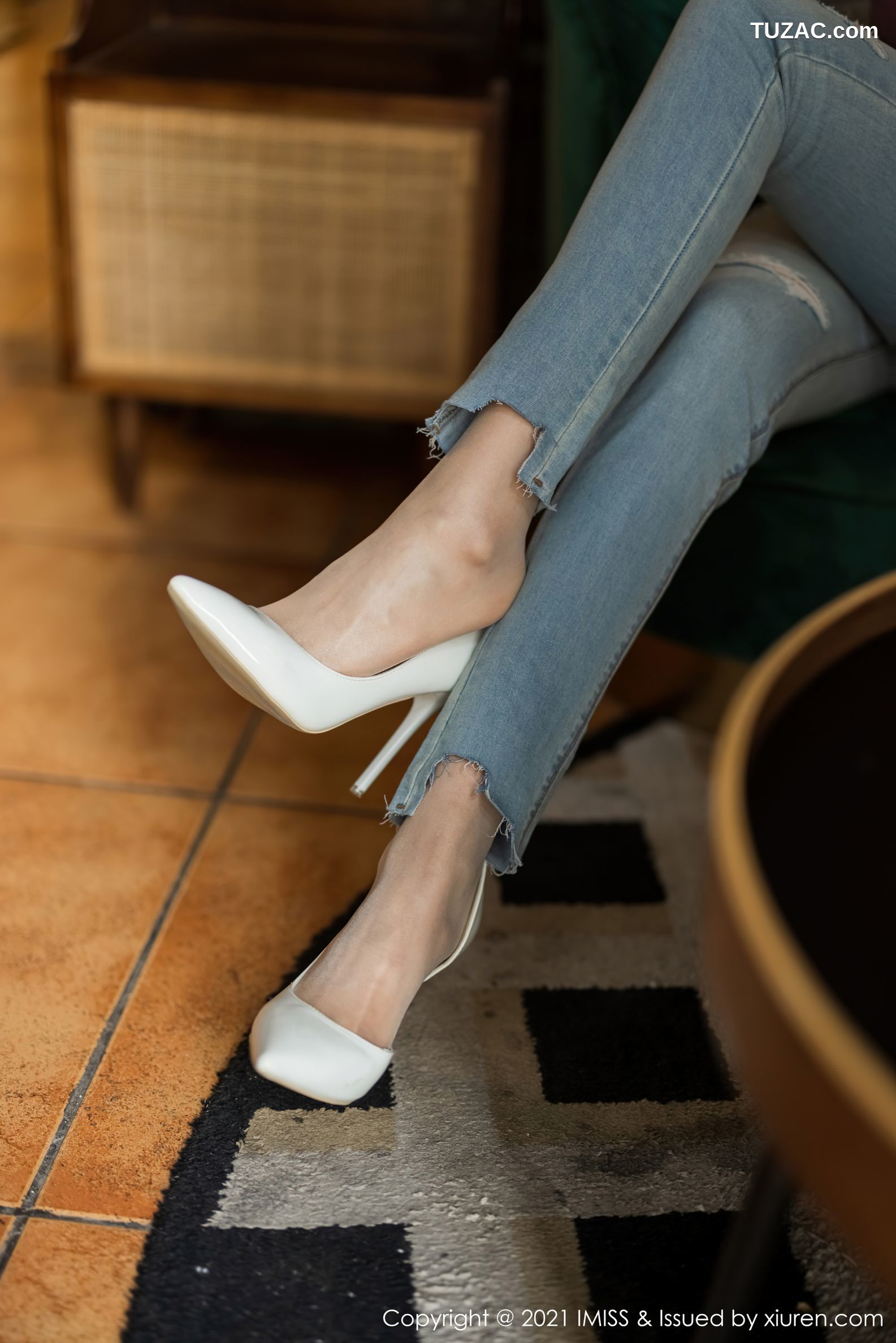 IMiss爱蜜社-541-小狐狸Kathryn-紫色紧身T恤牛仔裤粉色内衣-2021.01.11