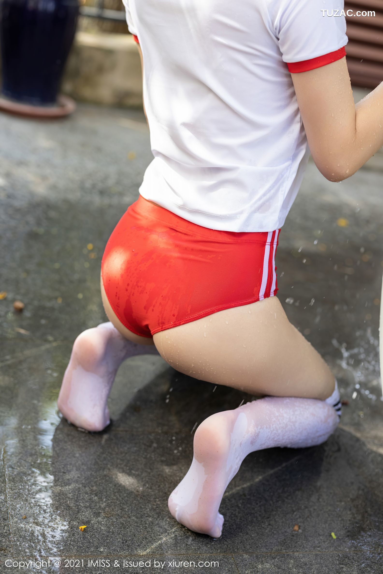 IMiss爱蜜社-542-九月生_户外白T红短裤运动装泳池湿身-2021.01.11