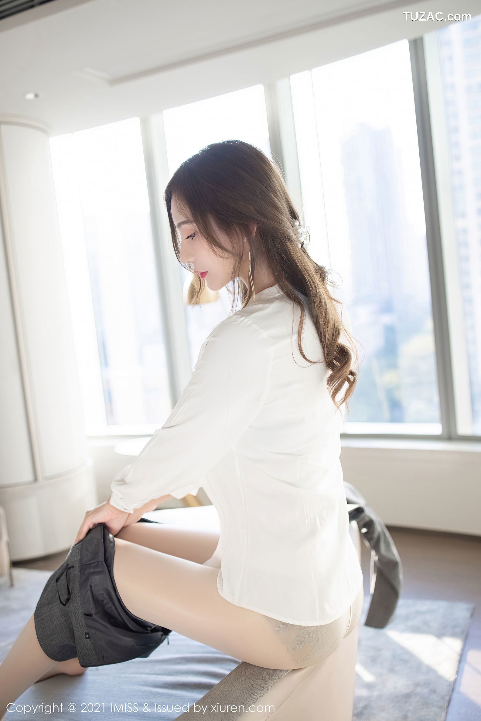 IMiss爱蜜社-548-Lavinia肉肉-灰色职业OL装肉丝-2021.01.29