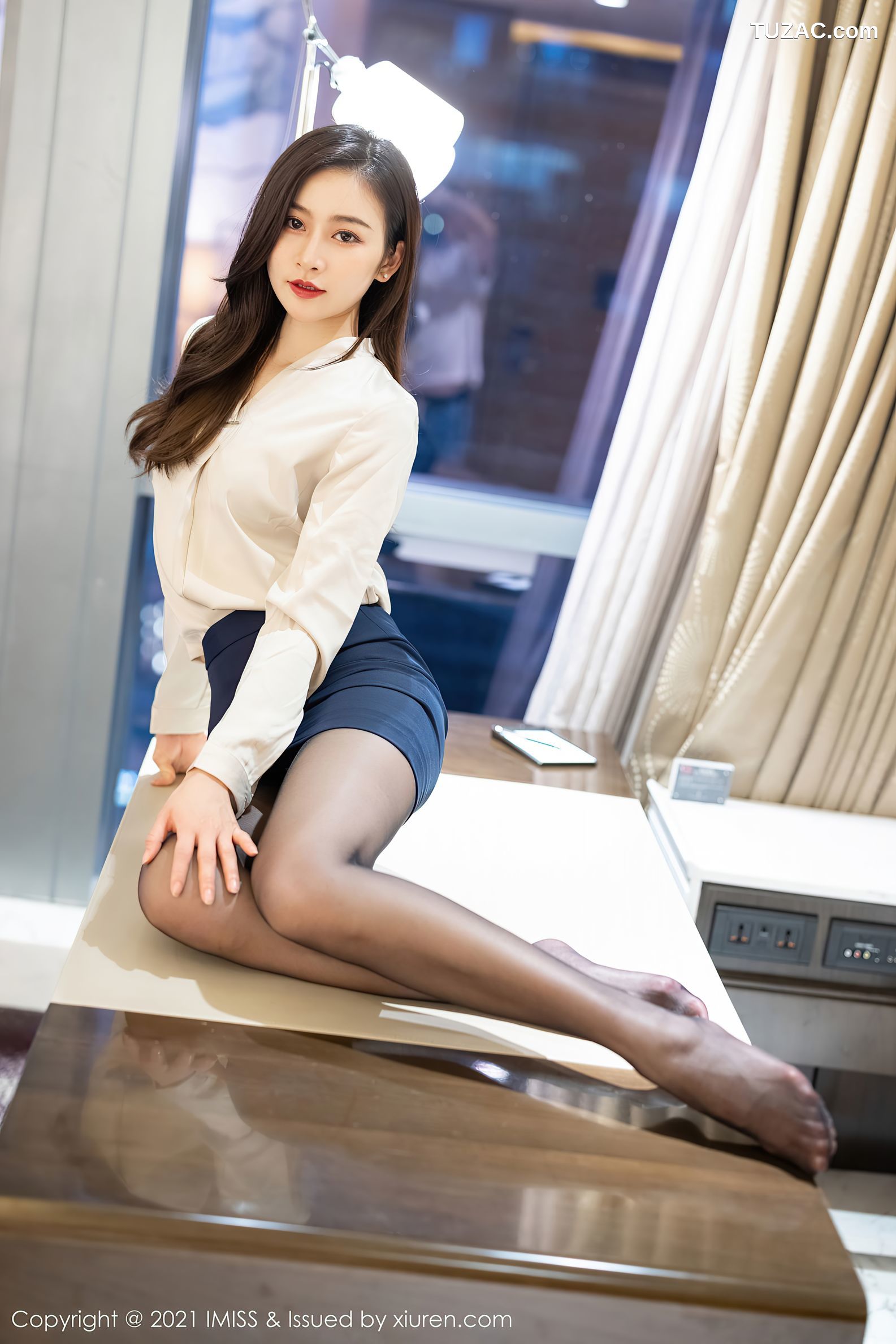 IMiss爱蜜社-549-Vanessa-蓝色职业短裙装黑丝-2021.02.04