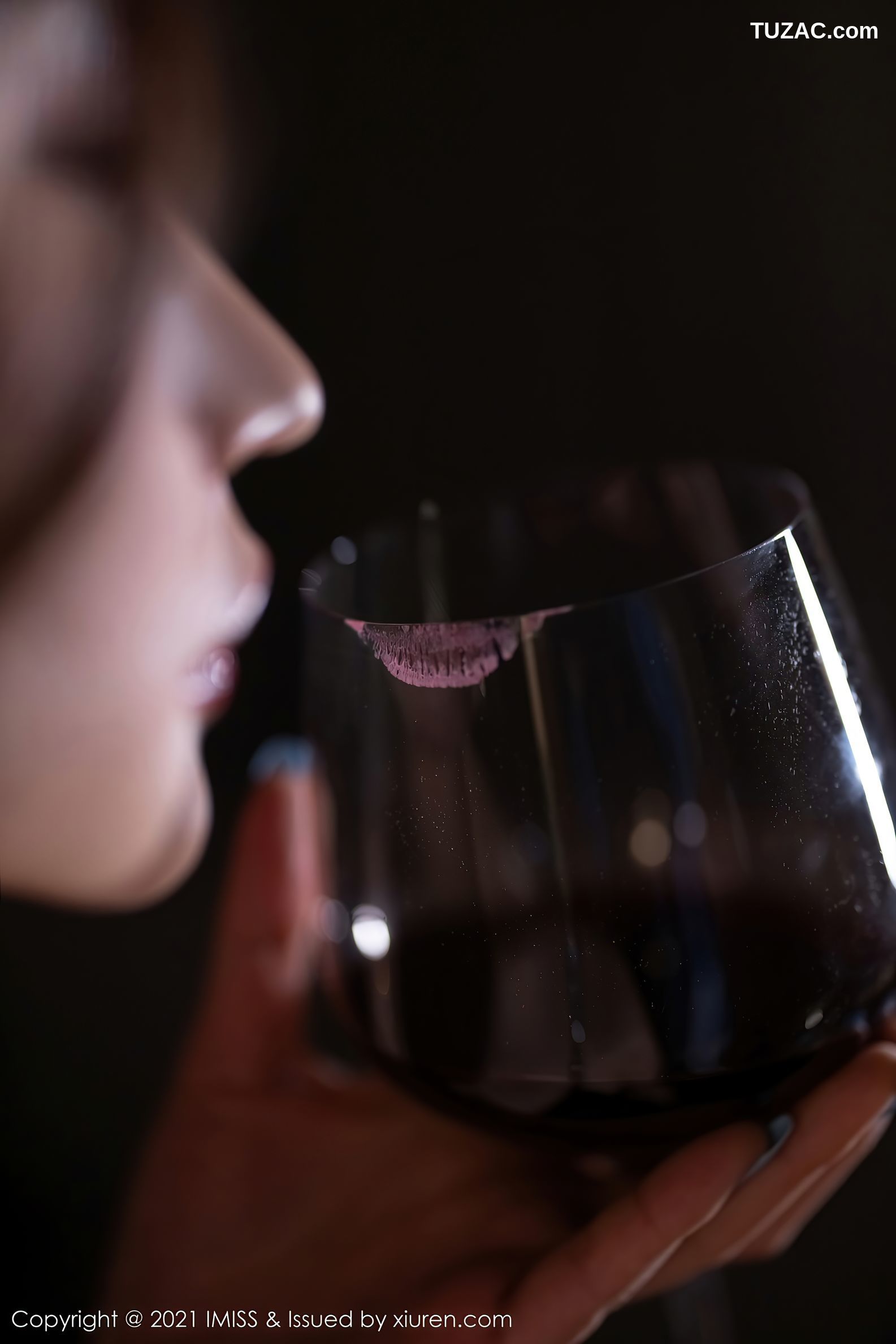 IMiss爱蜜社-553-小狐狸Kathryn-黑吊带短裙黑丝-2021.02.20