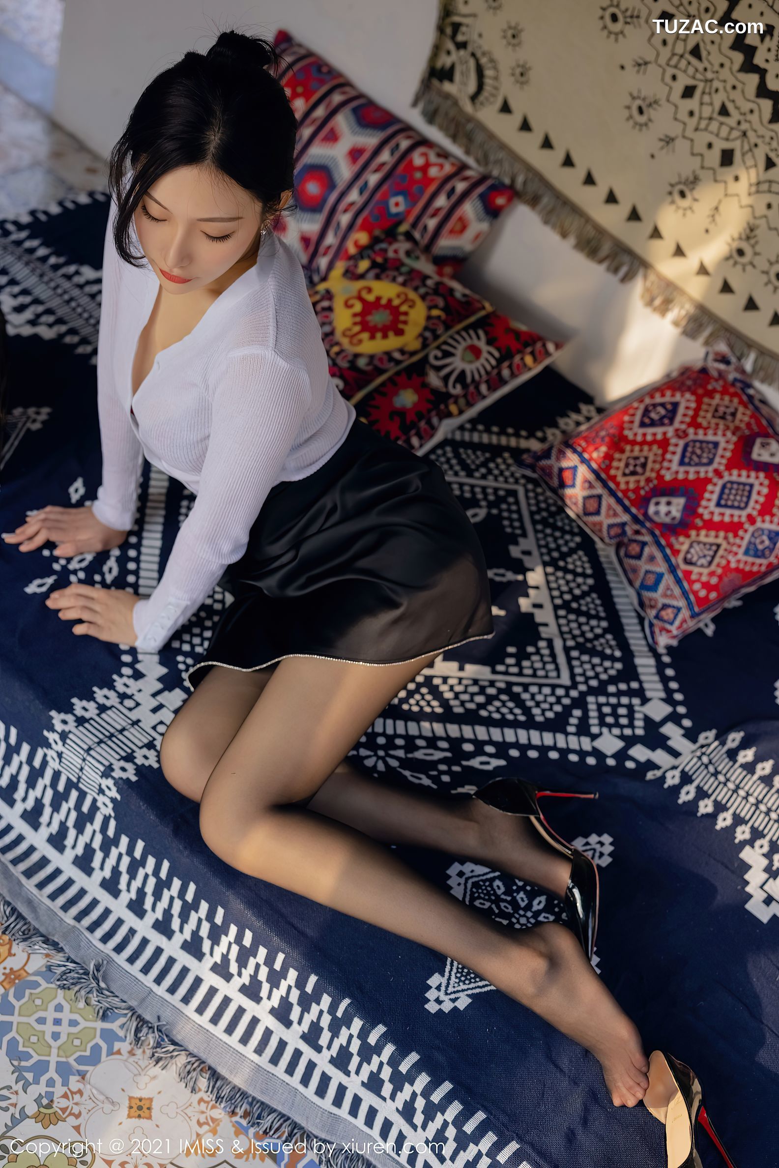 IMiss爱蜜社-562-小狐狸Kathryn-白T蓝短裙职业装黑丝-2021.03.11