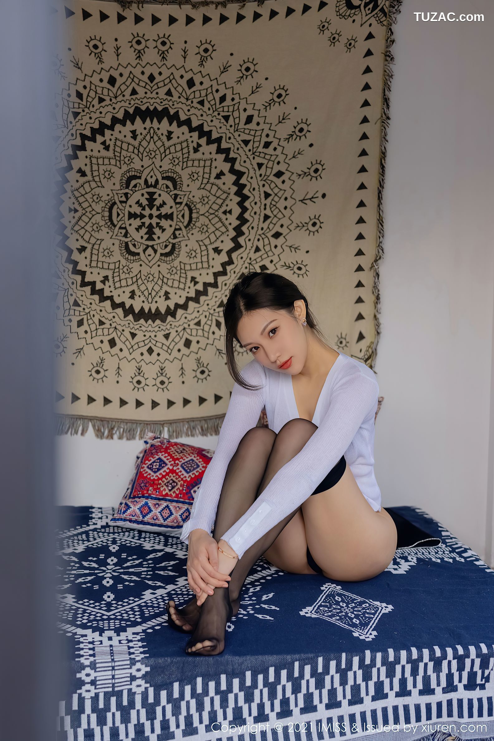 IMiss爱蜜社-562-小狐狸Kathryn-白T蓝短裙职业装黑丝-2021.03.11