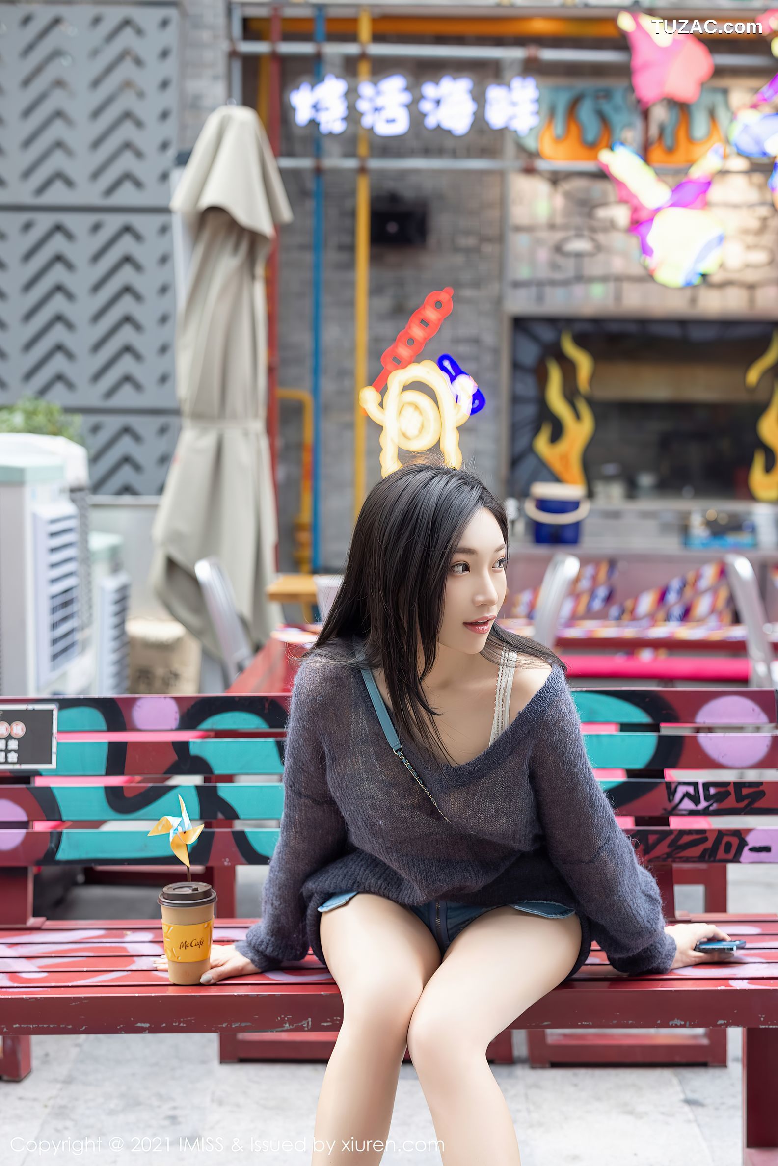 IMiss爱蜜社-571-小狐狸Kathryn-时尚牛仔裤街拍-白色蕾丝内衣-2021.04.01