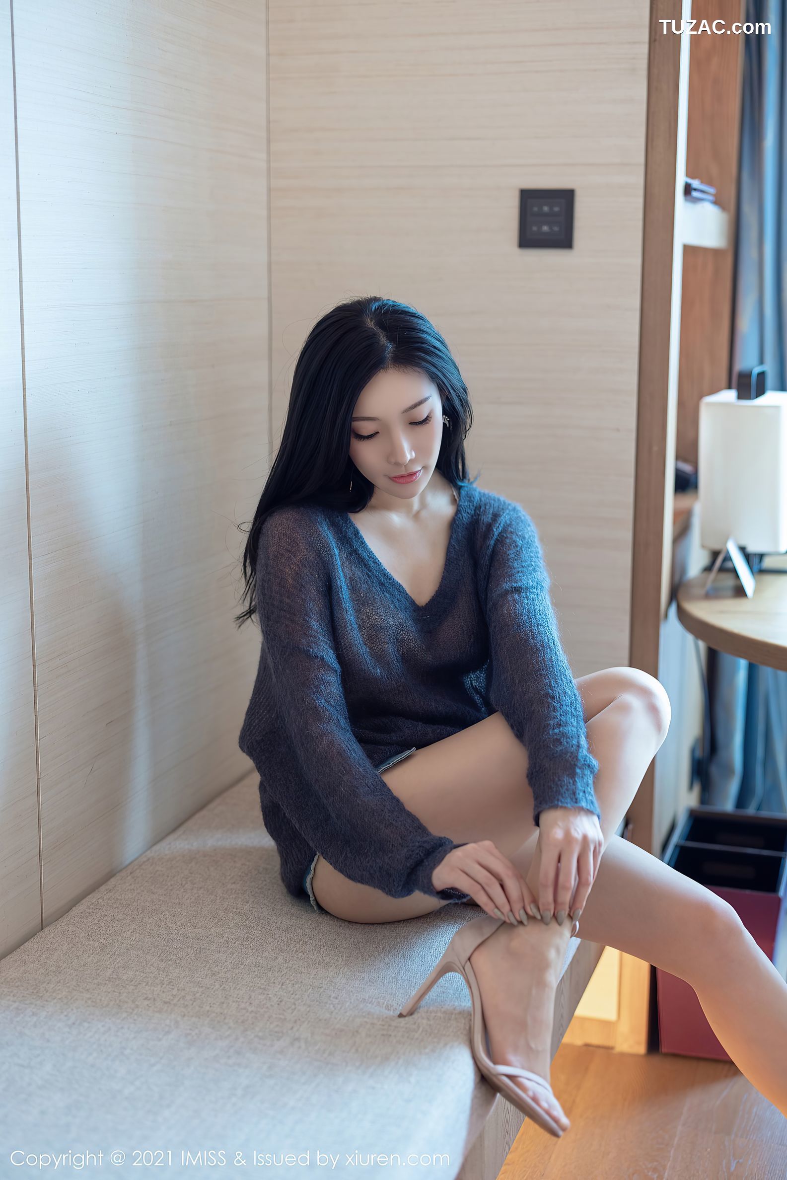 IMiss爱蜜社-571-小狐狸Kathryn-时尚牛仔裤街拍-白色蕾丝内衣-2021.04.01