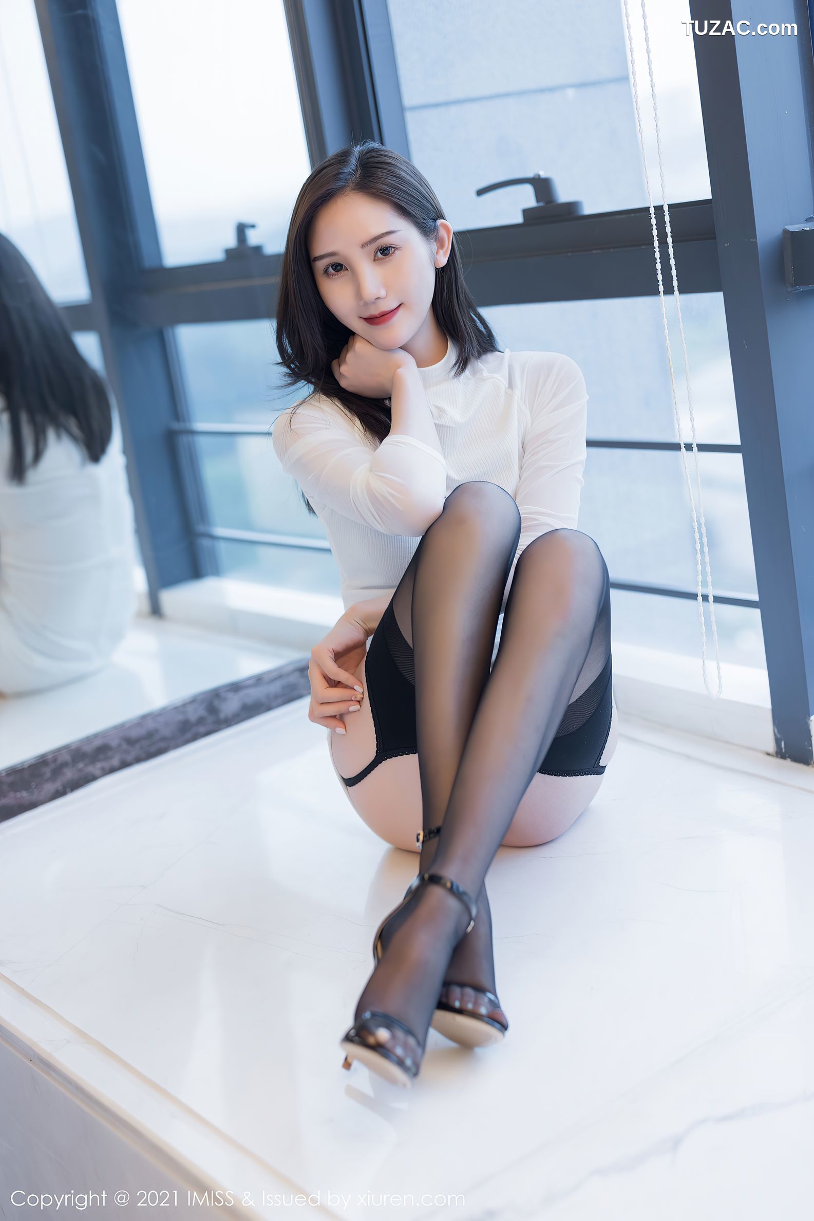 IMiss爱蜜社-584-Sisy思-白色连衣裙黑色内衣黑丝吊带袜-2021.04.27