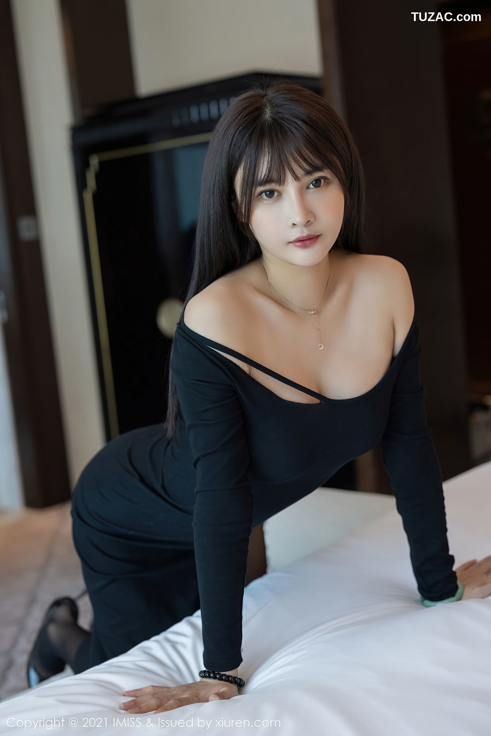 IMiss爱蜜社-585-萌奈子-黑色长裙黑丝-2021.04.28