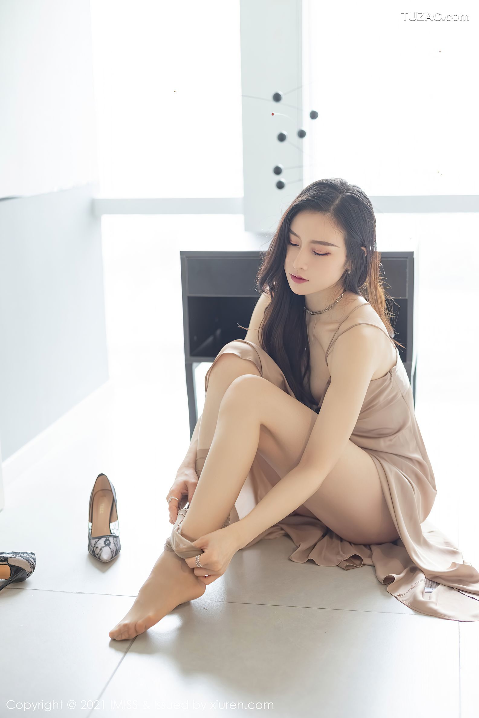 IMiss爱蜜社-592-Vanessa-肉色吊带礼服长裙白色蕾丝薄纱睡衣-2021.05.14