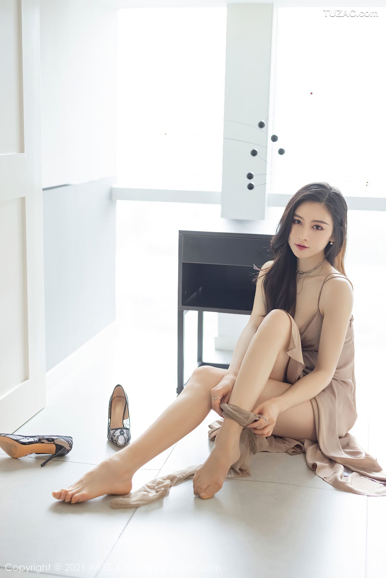 IMiss爱蜜社-592-Vanessa-肉色吊带礼服长裙白色蕾丝薄纱睡衣-2021.05.14