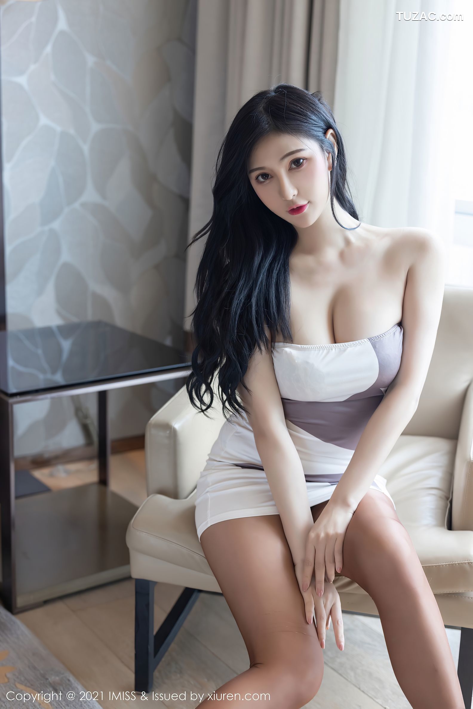 IMiss爱蜜社-616-Lavinia肉肉-灰白抹胸短裙装黑丝-2021.07.21
