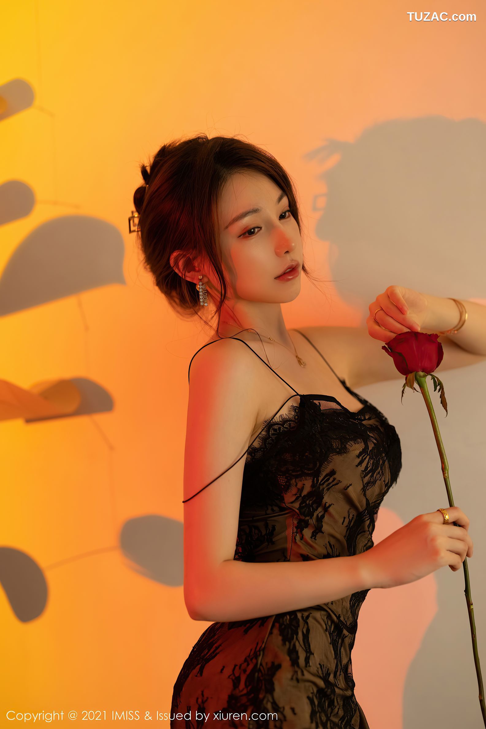 IMiss爱蜜社-621-刘奕宁-黑蕾丝吊带裙-美少女战士系列-2021.08.05
