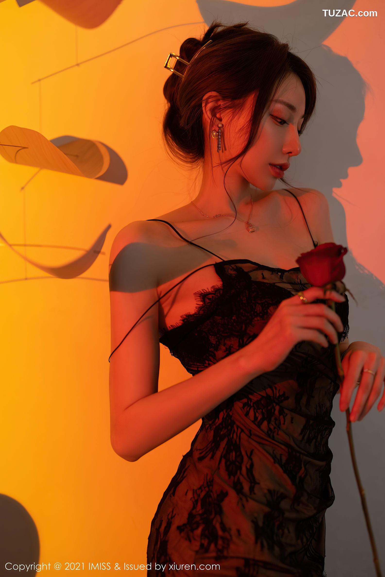 IMiss爱蜜社-621-刘奕宁-黑蕾丝吊带裙-美少女战士系列-2021.08.05