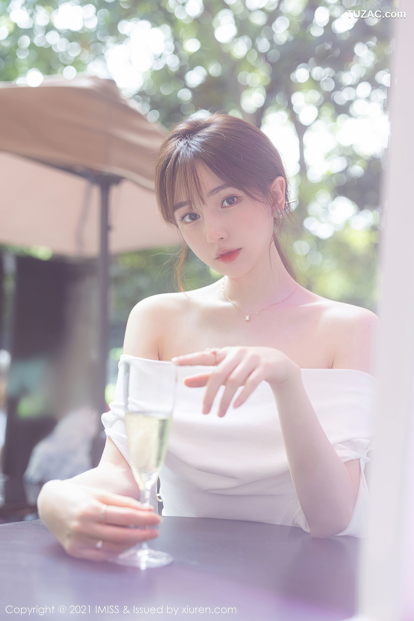 IMiss爱蜜社-621-刘奕宁-黑蕾丝吊带裙-美少女战士系列-2021.08.05