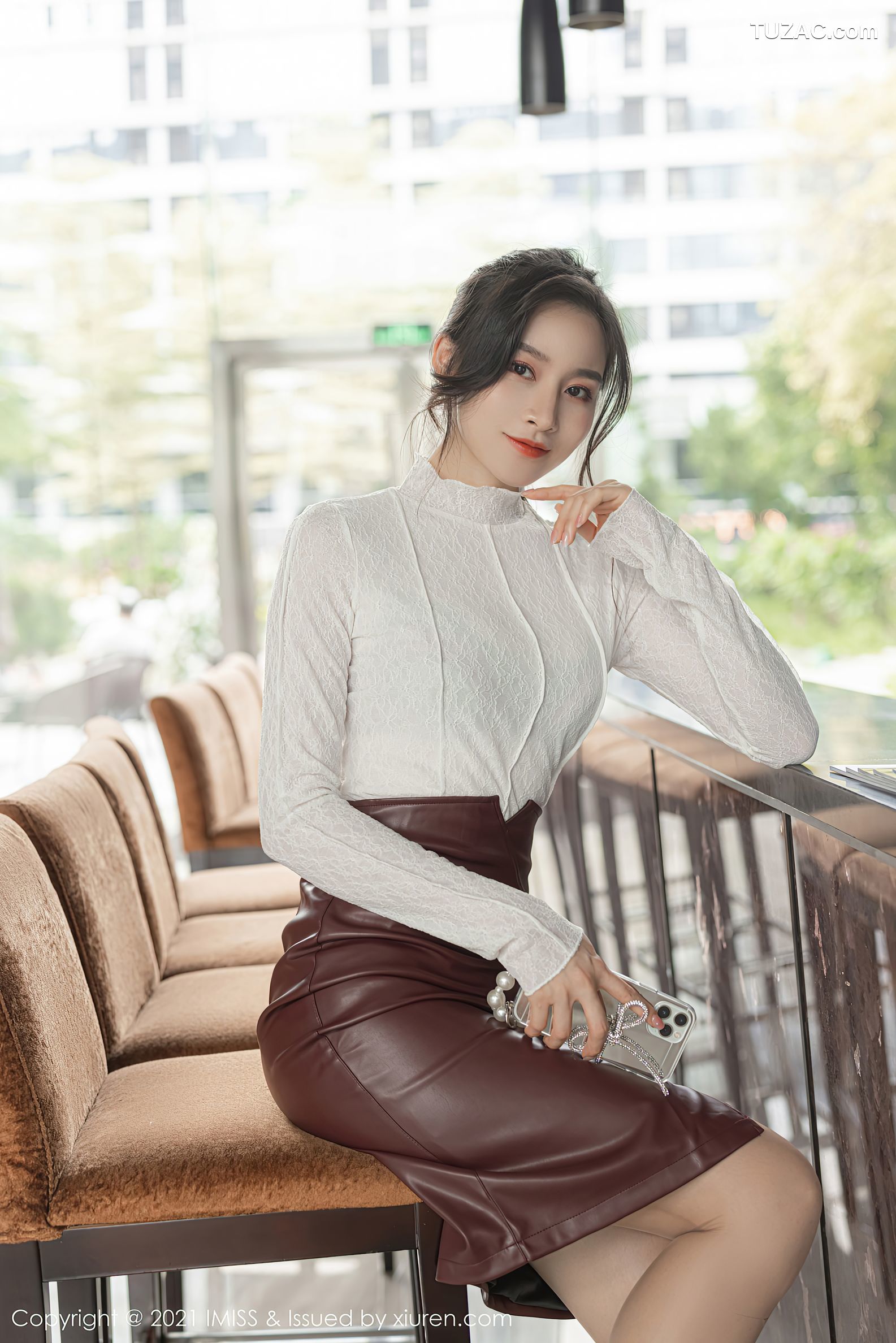 IMiss爱蜜社-630-Vanessa-白T褐色皮裙透视内衣肉丝-2021.09.16