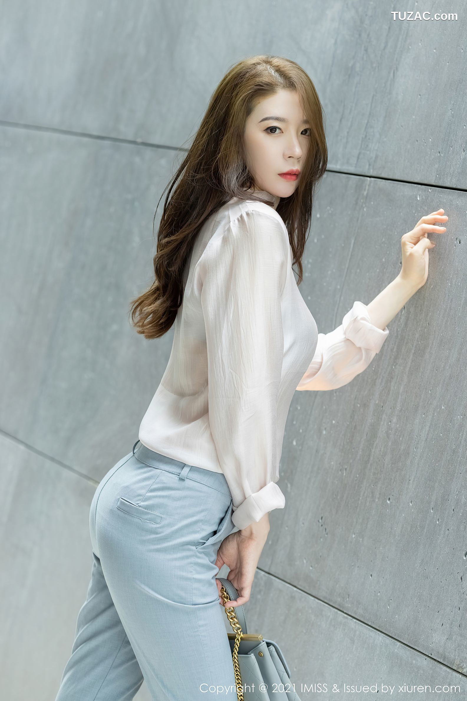 IMiss爱蜜社-631-梦心月-心愿旅拍都市OL主题浅灰内衣肉丝-2021.09.17