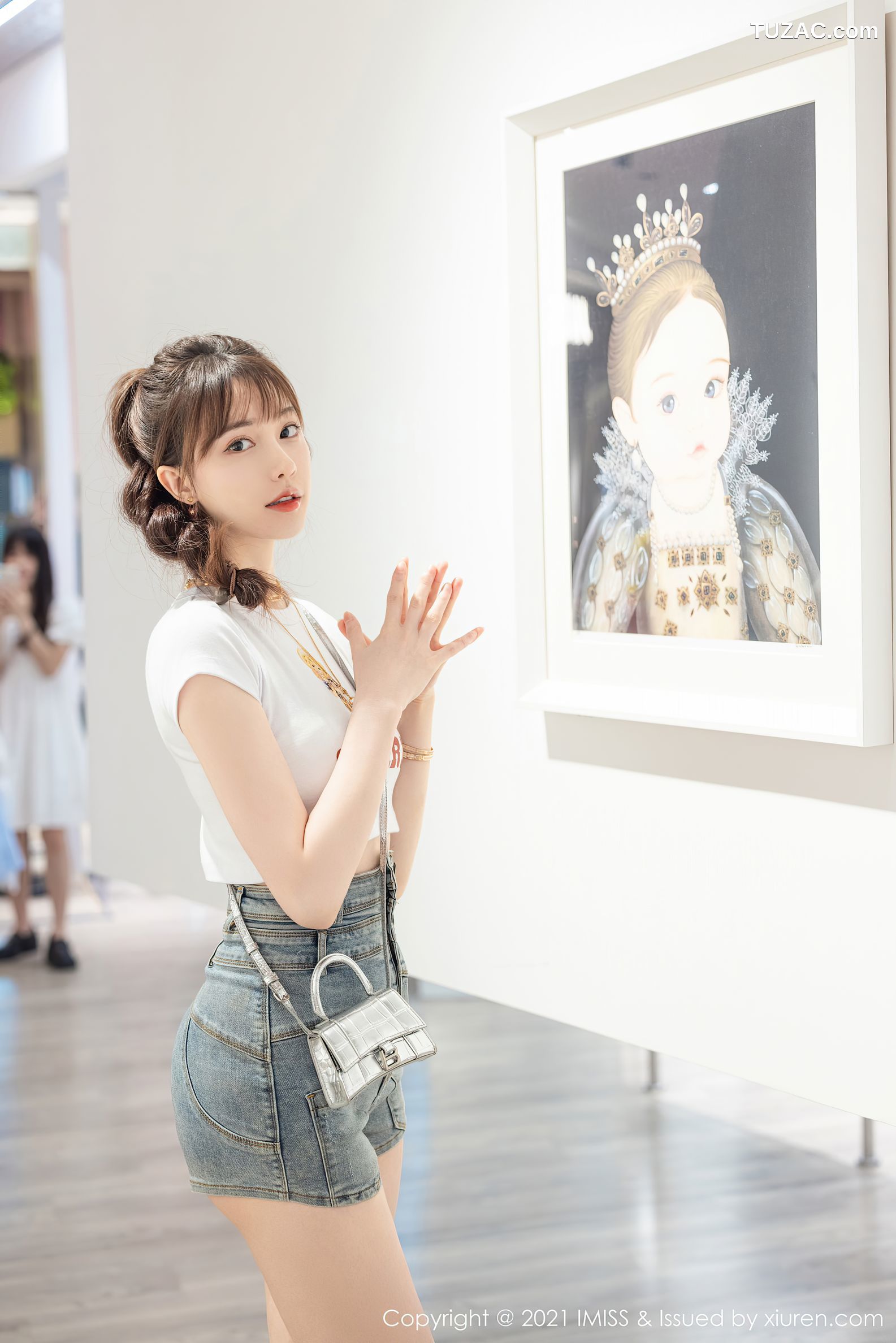 IMiss爱蜜社-636-刘奕宁-茶室礼裙-牛仔短裤时尚街拍-2021.10.09