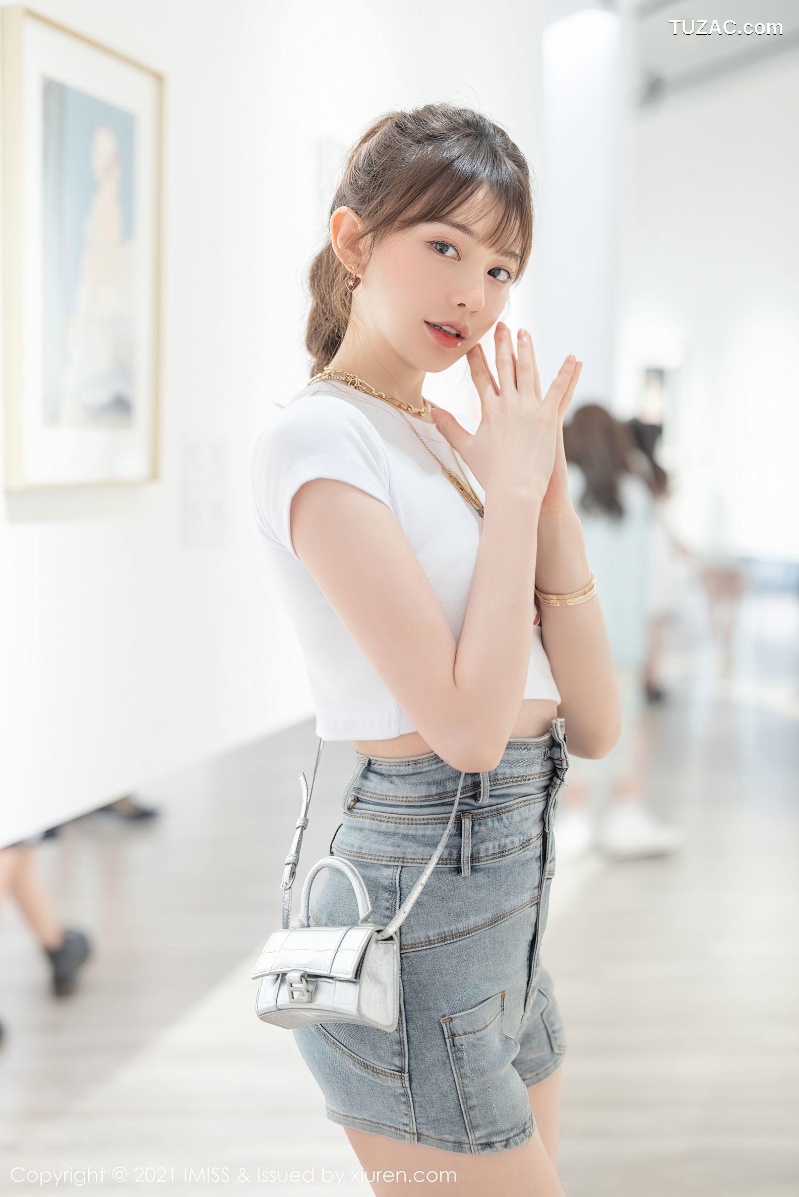 IMiss爱蜜社-636-刘奕宁-茶室礼裙-牛仔短裤时尚街拍-2021.10.09