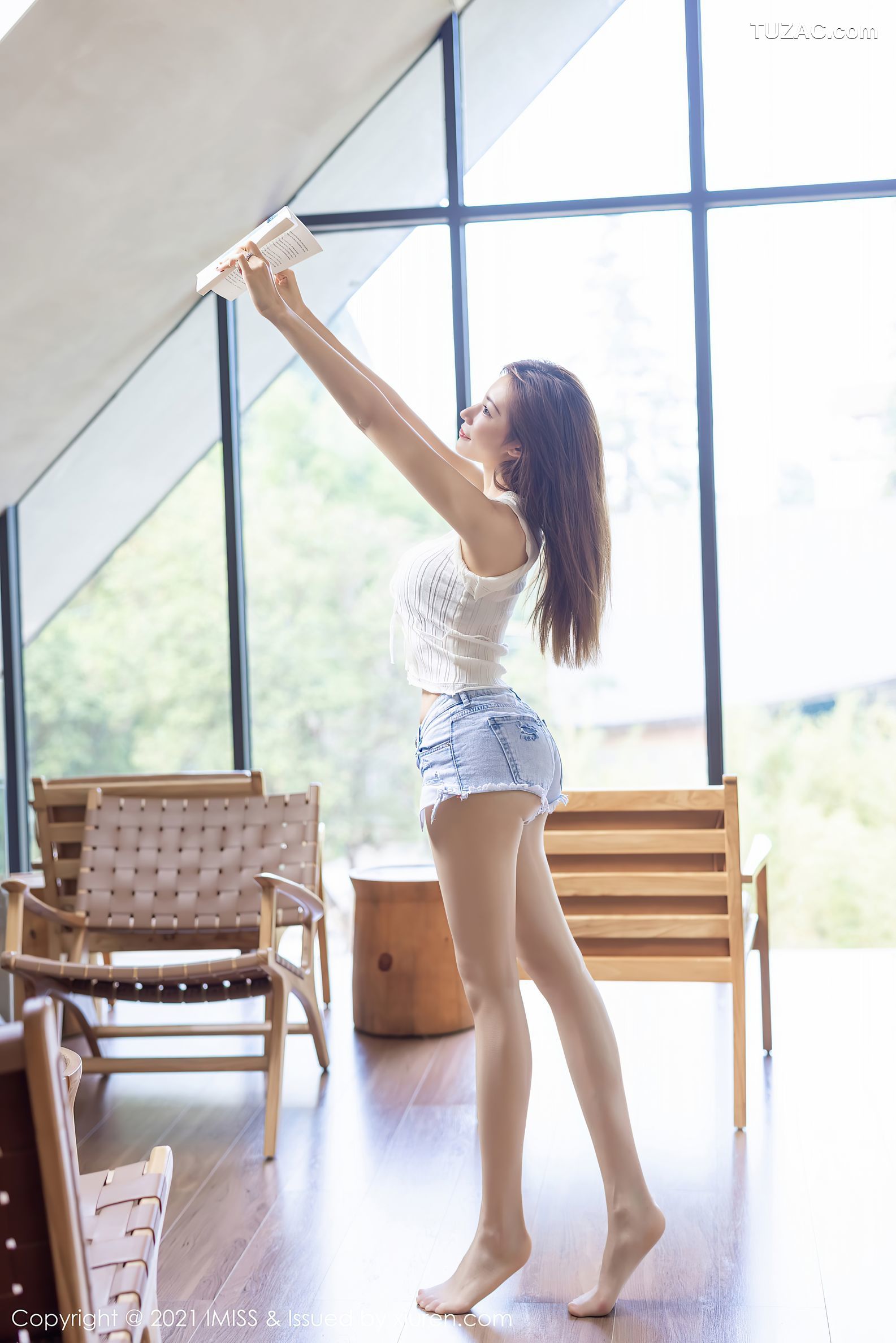 IMiss爱蜜社-638-小狐狸Kathryn-心愿旅拍图书管超A牛仔短裤-2021.10.13