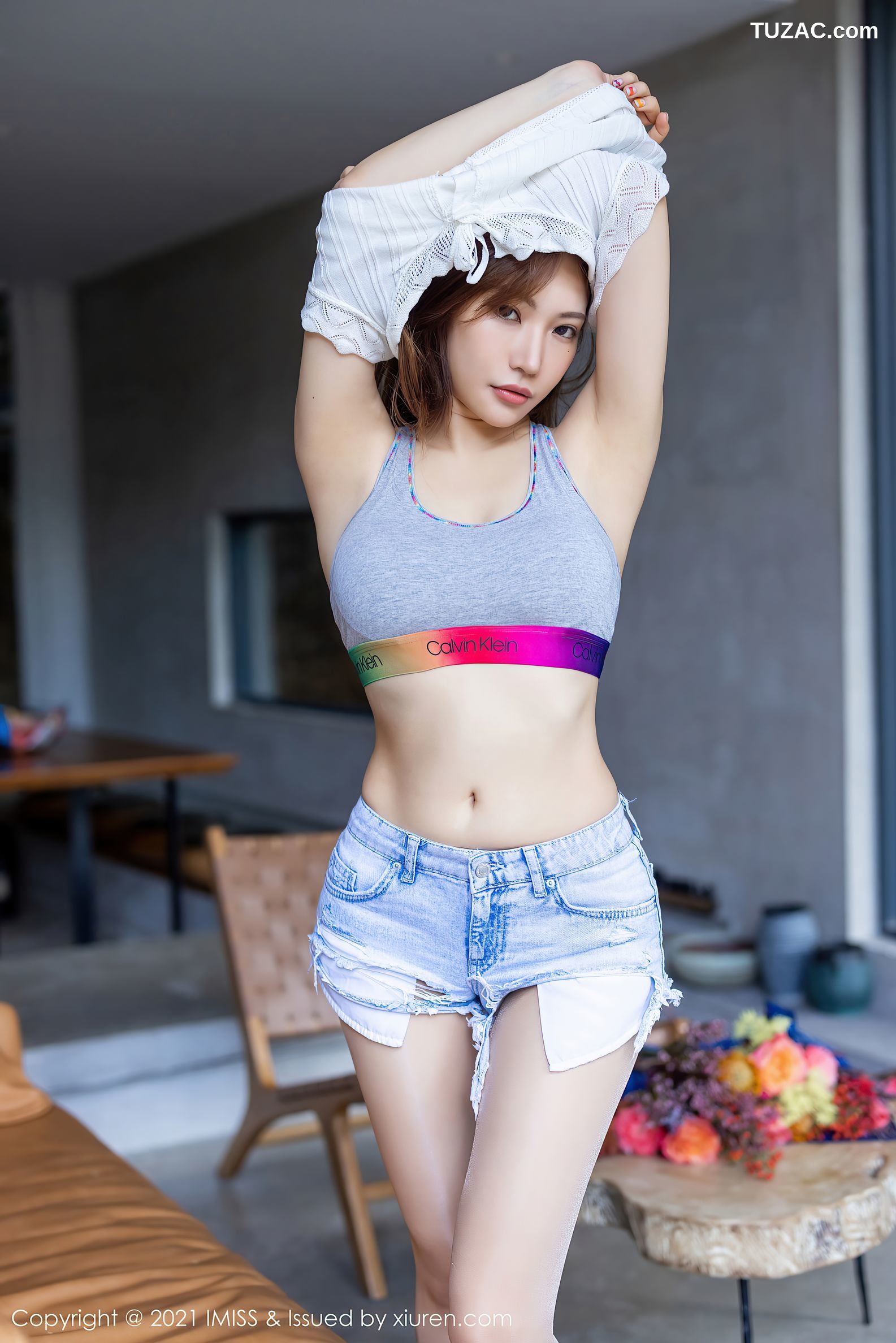 IMiss爱蜜社-638-小狐狸Kathryn-心愿旅拍图书管超A牛仔短裤-2021.10.13