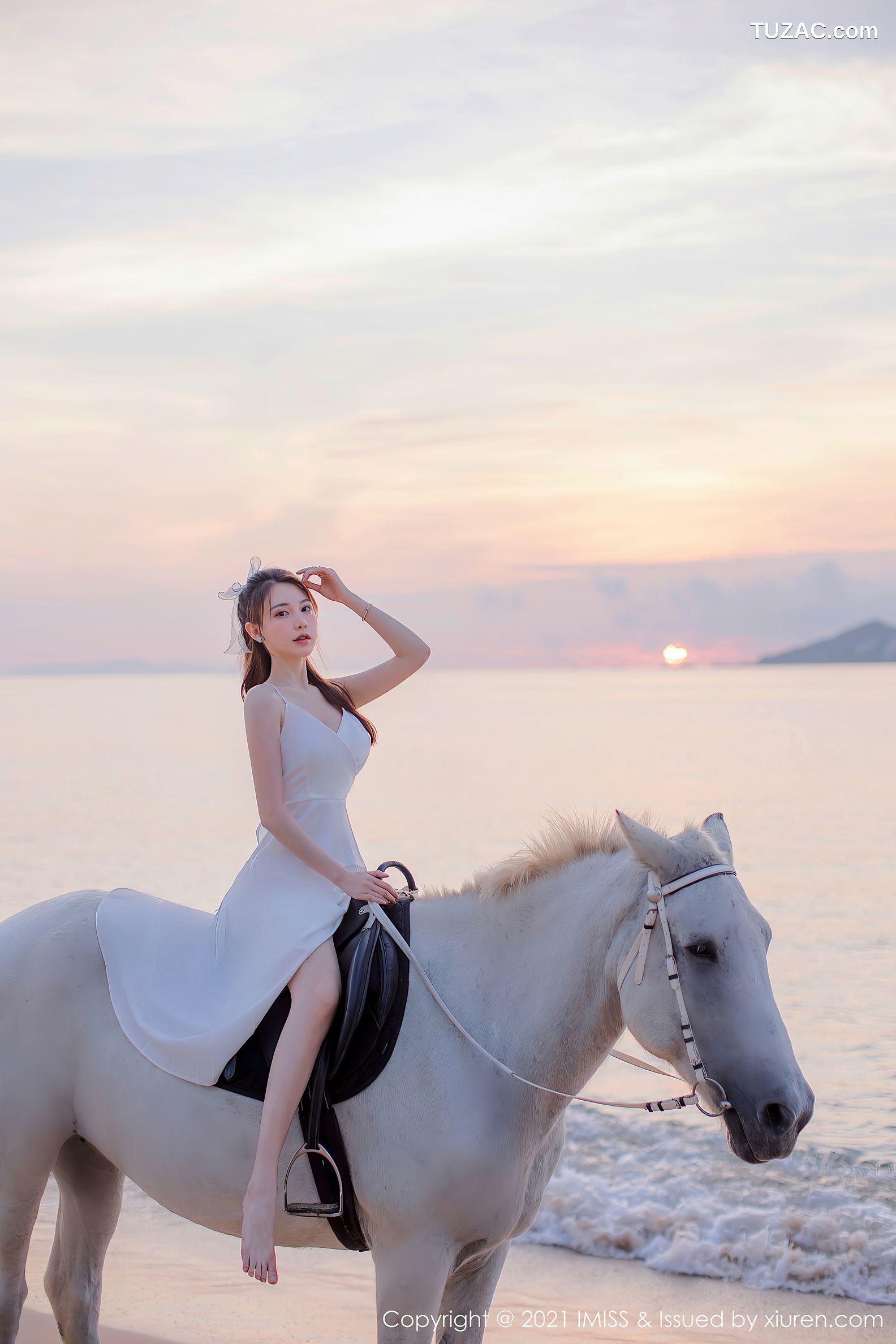 IMiss爱蜜社-643-Lynn刘奕宁-Rossi-白裙白马海滩-户外黑衬衫黑丝-2021.11.17