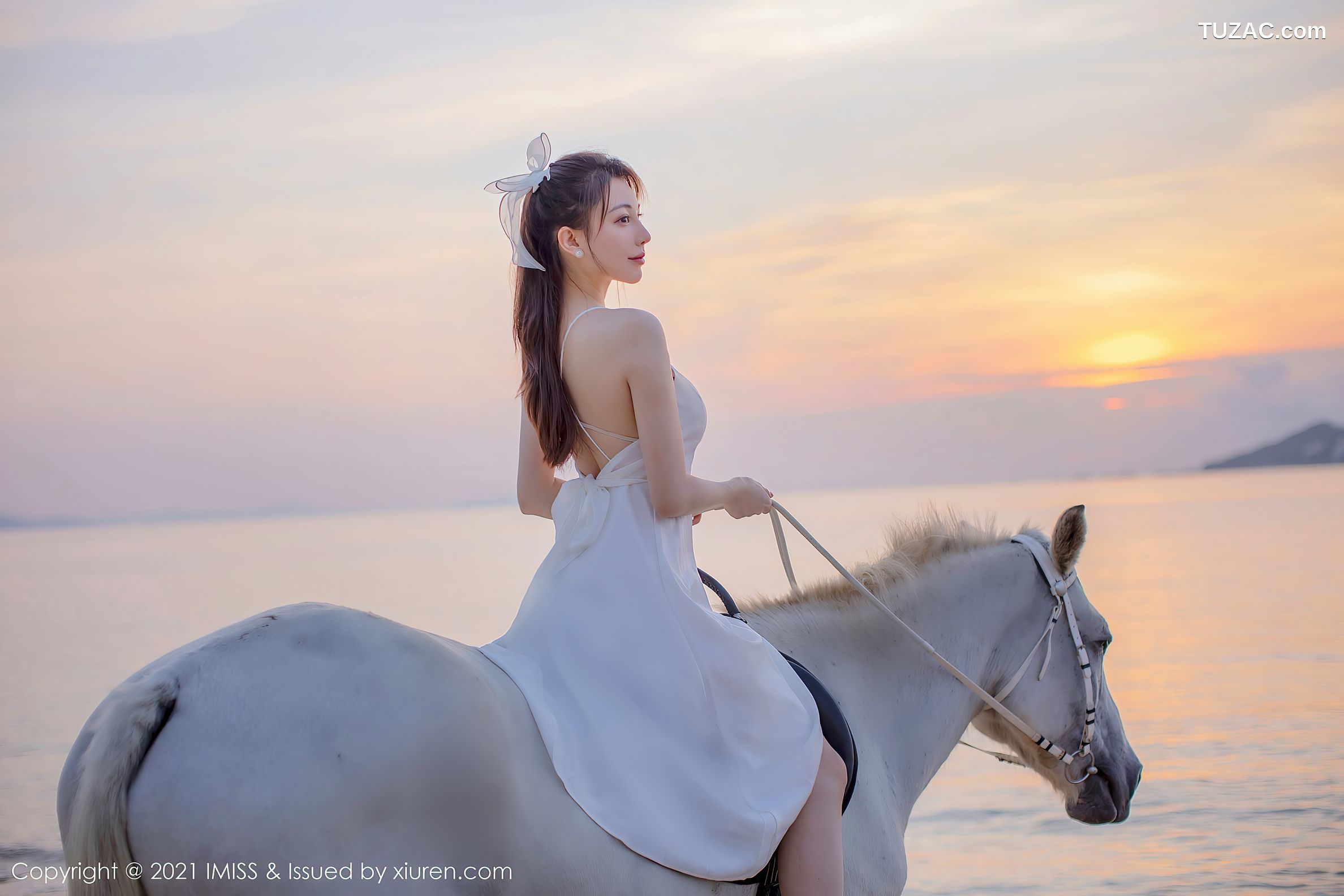 IMiss爱蜜社-643-Lynn刘奕宁-Rossi-白裙白马海滩-户外黑衬衫黑丝-2021.11.17