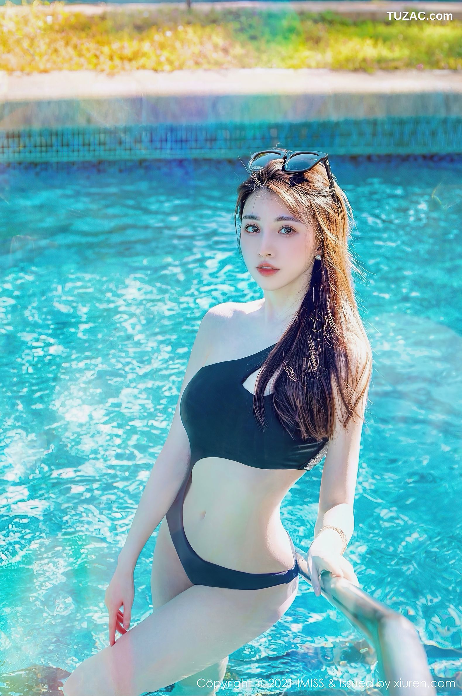 IMiss爱蜜社-643-Lynn刘奕宁-Rossi-白裙白马海滩-户外黑衬衫黑丝-2021.11.17