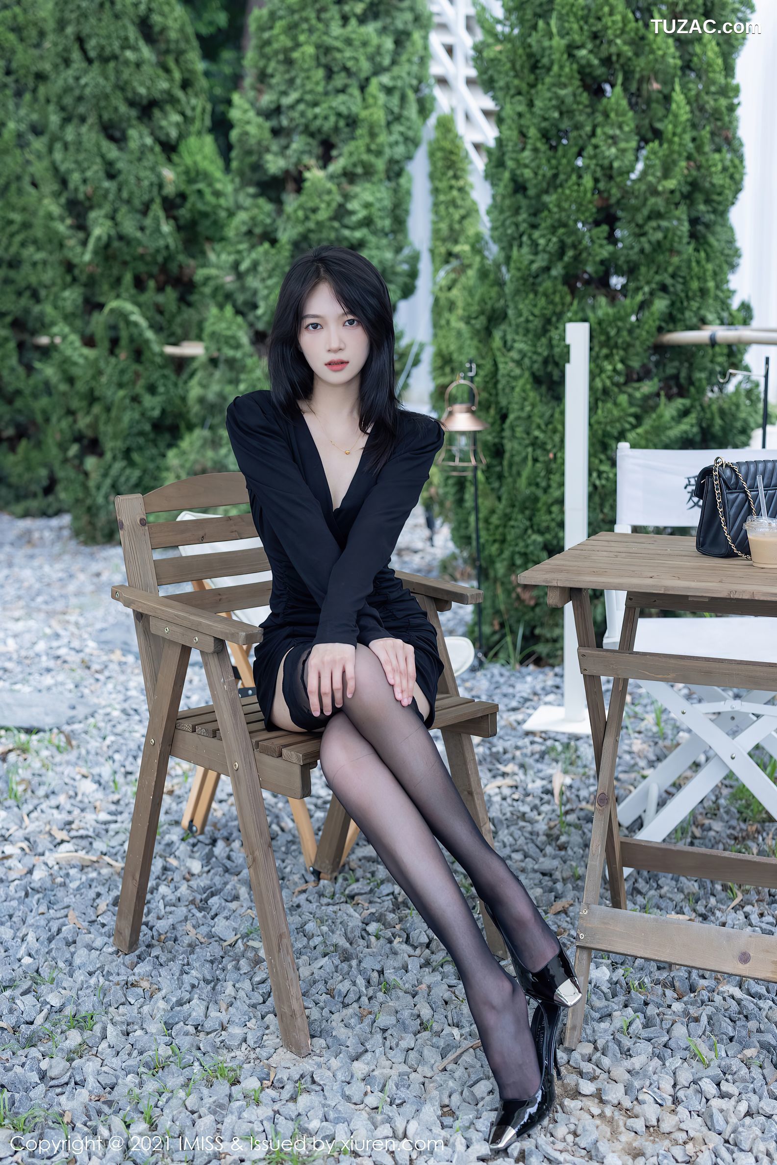 IMiss爱蜜社-643-Lynn刘奕宁-Rossi-白裙白马海滩-户外黑衬衫黑丝-2021.11.17