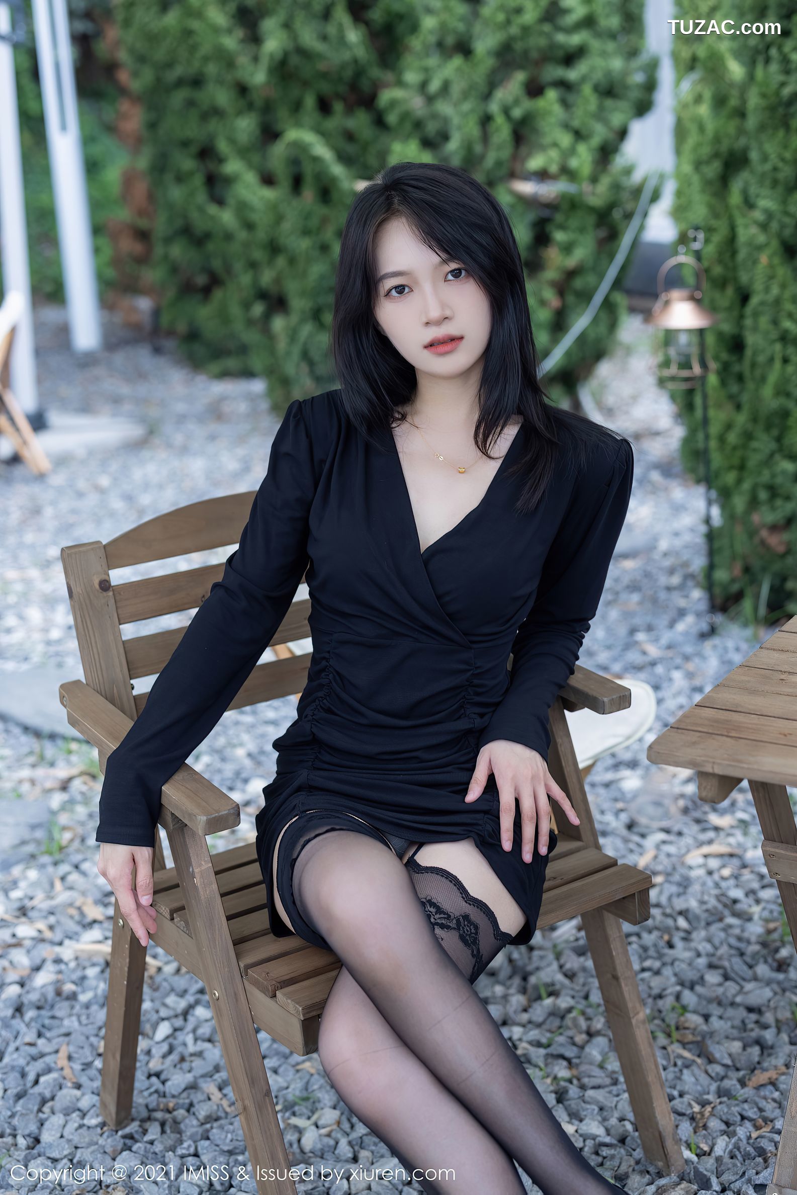 IMiss爱蜜社-643-Lynn刘奕宁-Rossi-白裙白马海滩-户外黑衬衫黑丝-2021.11.17