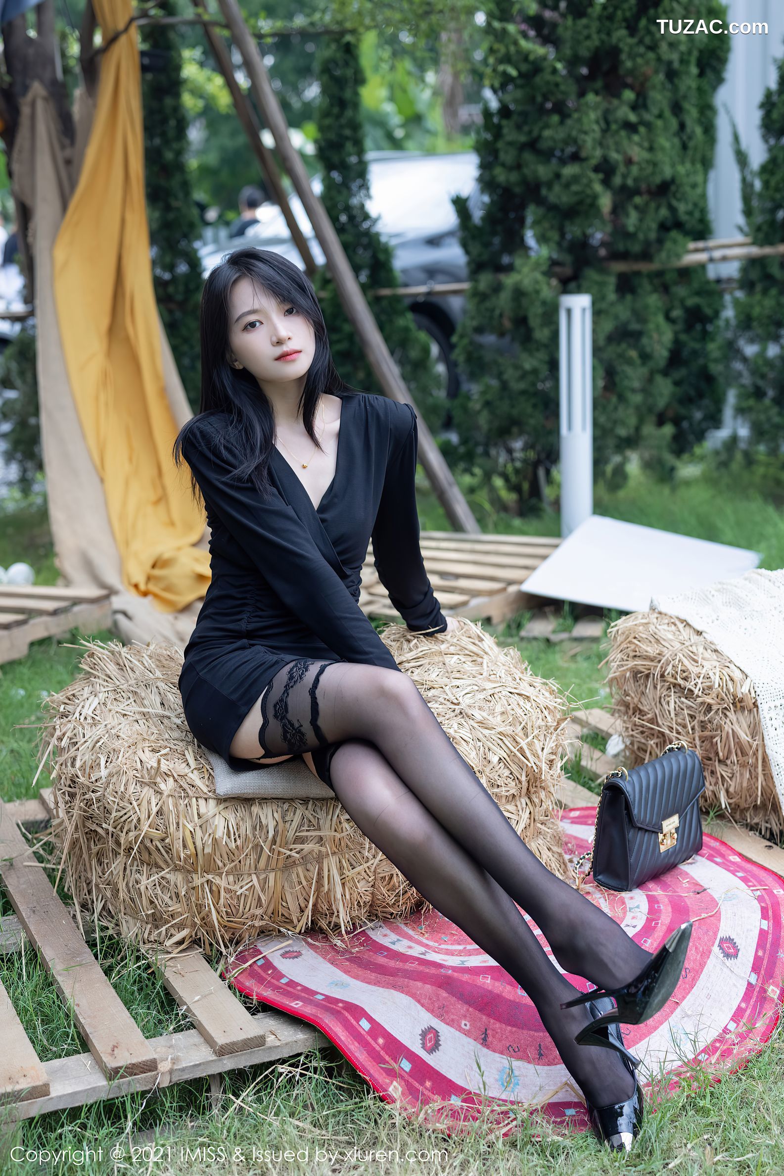 IMiss爱蜜社-643-Lynn刘奕宁-Rossi-白裙白马海滩-户外黑衬衫黑丝-2021.11.17