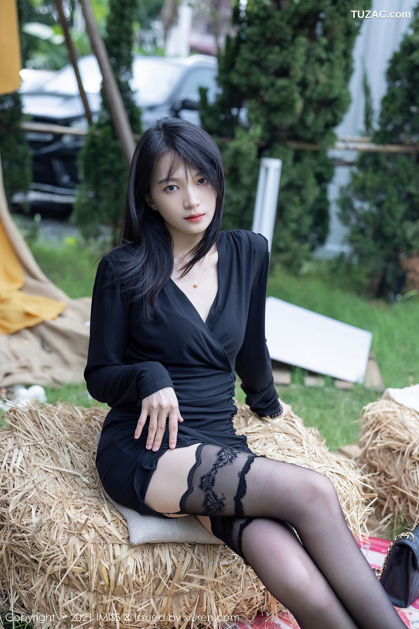 IMiss爱蜜社-643-Lynn刘奕宁-Rossi-白裙白马海滩-户外黑衬衫黑丝-2021.11.17