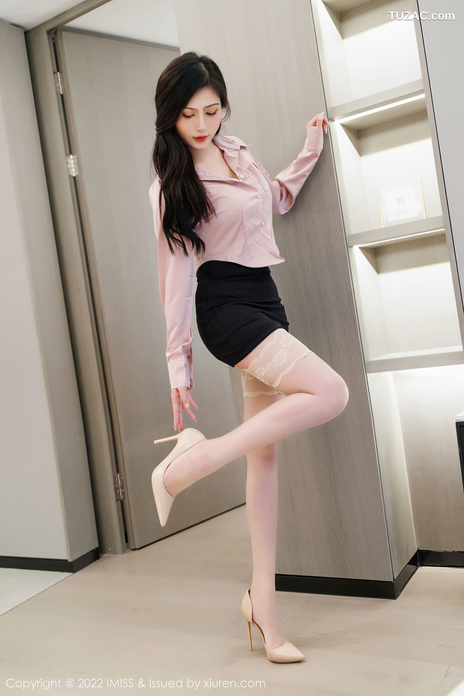 IMiss爱蜜社-654-Lavinia肉肉-浅粉衬衫黑短裙粉色内衣-2022.01.20