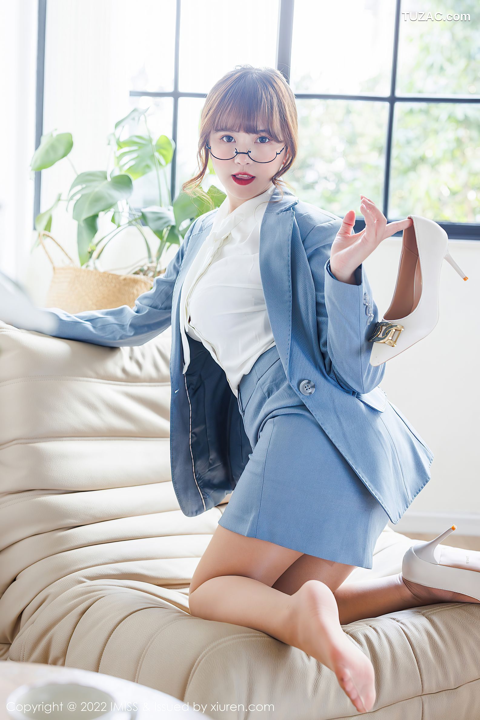 IMiss爱蜜社-658-张思允-浅蓝灰职业裙装白衬衫红蕾丝内衣肉丝-2022.01.28