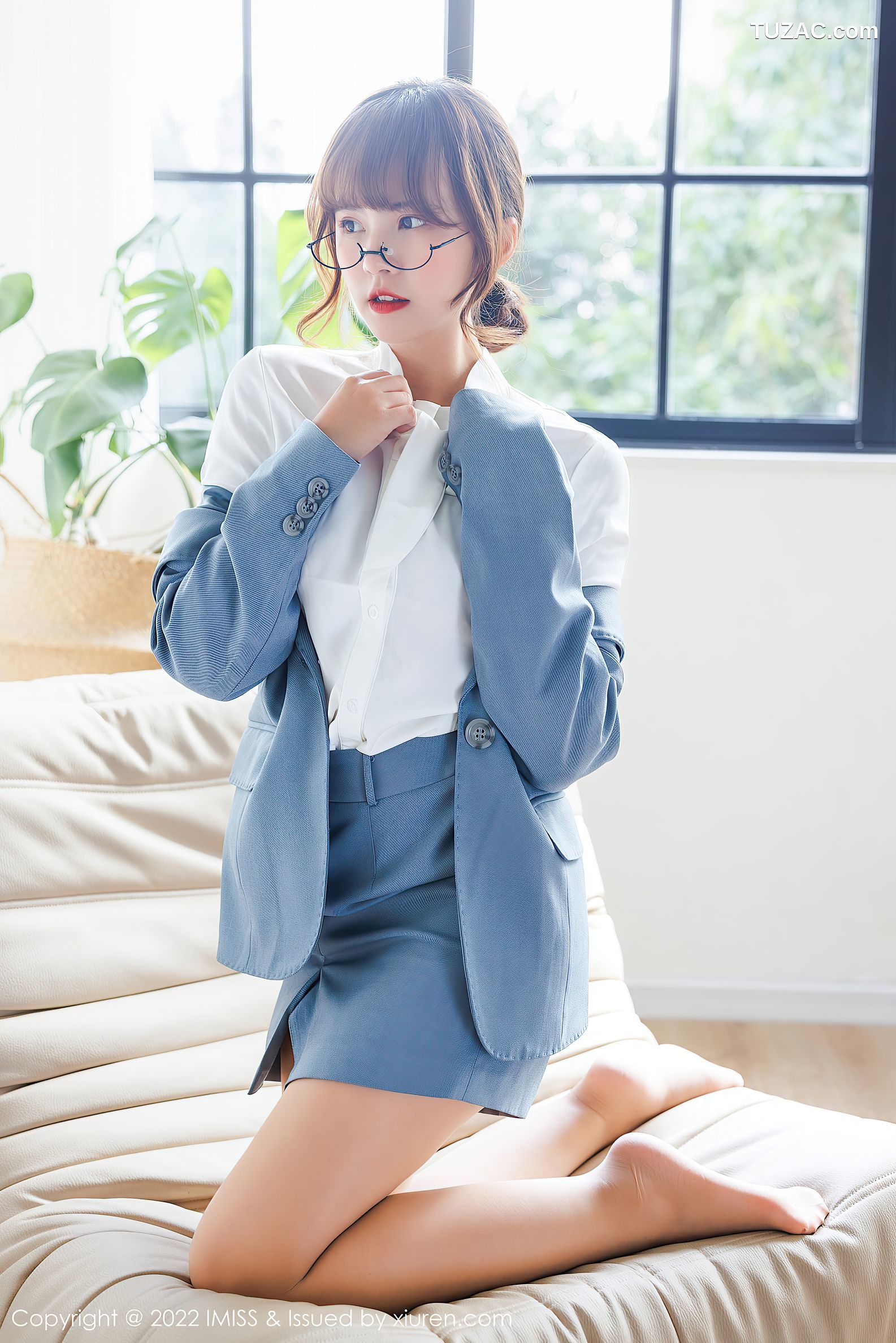 IMiss爱蜜社-658-张思允-浅蓝灰职业裙装白衬衫红蕾丝内衣肉丝-2022.01.28