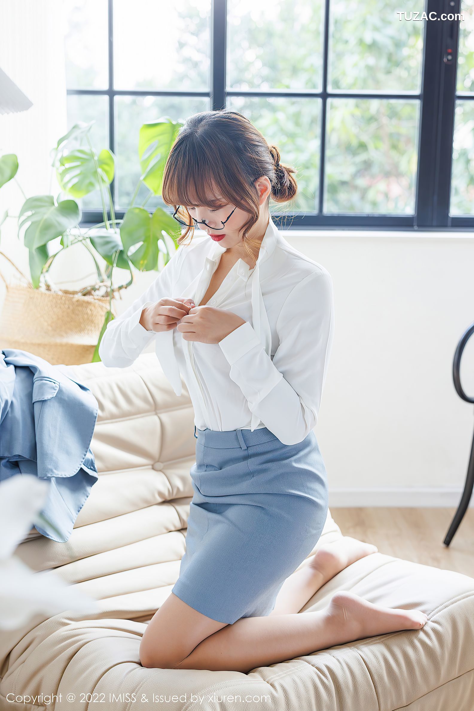 IMiss爱蜜社-658-张思允-浅蓝灰职业裙装白衬衫红蕾丝内衣肉丝-2022.01.28