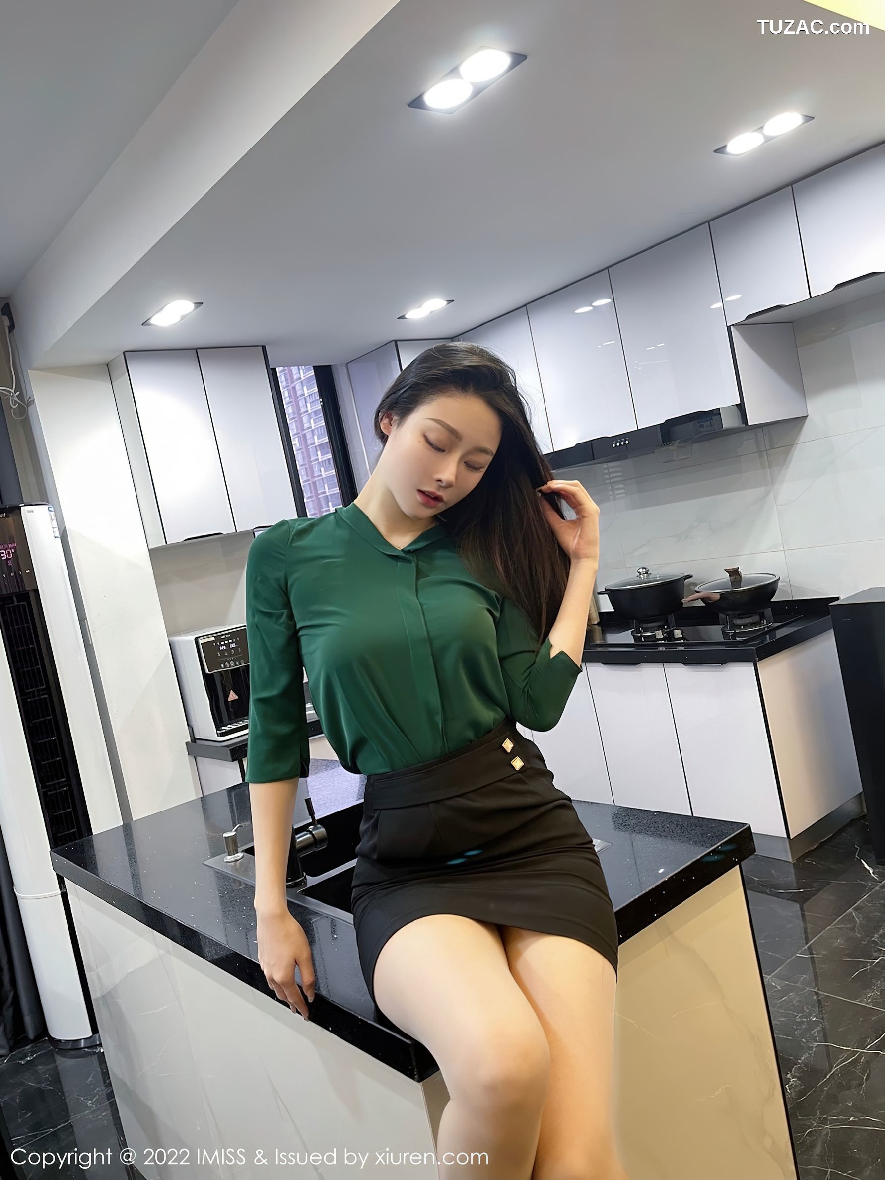 IMiss爱蜜社-662-逗逗doudou-绿色上衣黑色短裙肉丝-2022.02.10