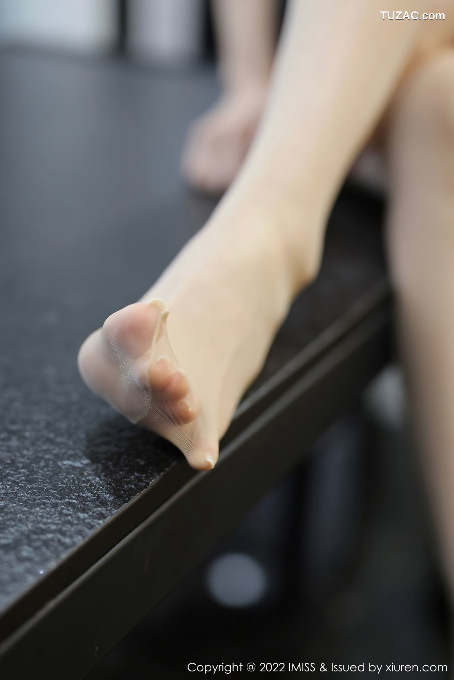 IMiss爱蜜社-662-逗逗doudou-绿色上衣黑色短裙肉丝-2022.02.10